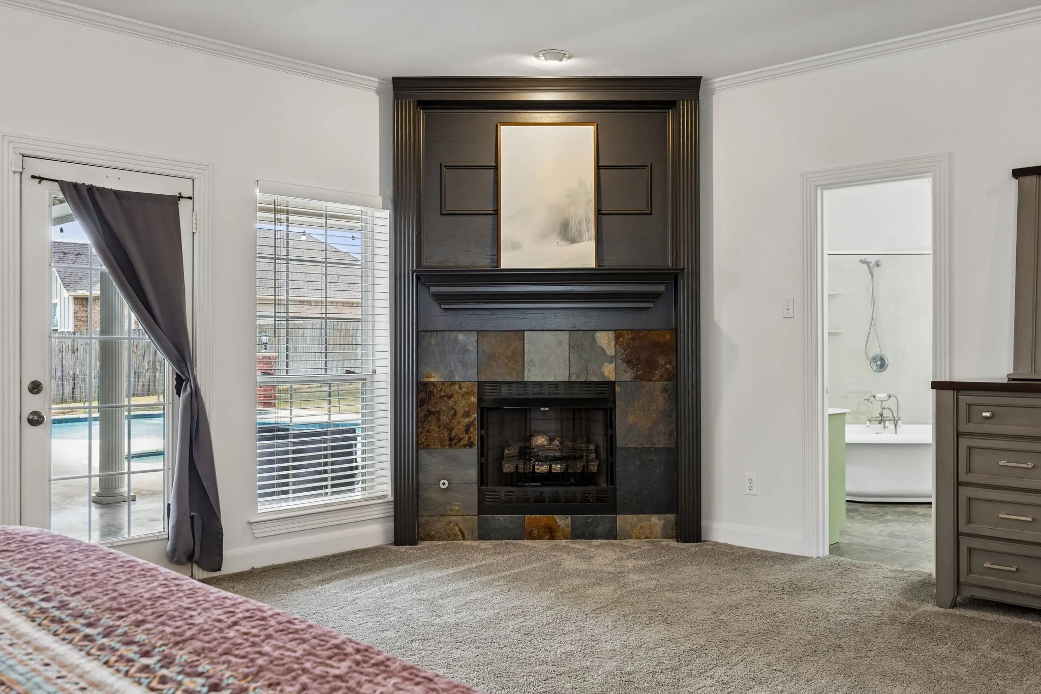 Single Family Residence For Sale in Fannin County , 107 N Westlake Drive, Leonard, Texas 75452, 4 Bedroom, 4 Bathroom, 2 Garage spaces, 3,371 Sqft, built in 2000, mls#21398565, Real Estate Agent in Leonard, Homes For Sale in Fannin county, Homes For Sale in Leonard, Realtor in Leonard Texas, Real Estate Brokerage Independent Realty Texas, Luminita Cordes Realtor