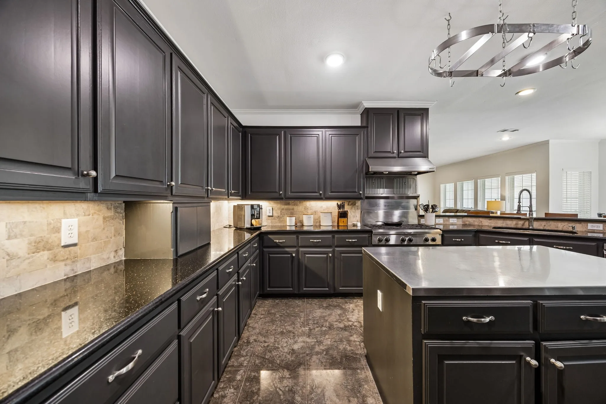 Single Family Residence For Sale in Fannin County , 107 N Westlake Drive, Leonard, Texas 75452, 4 Bedroom, 4 Bathroom, 2 Garage spaces, 3,371 Sqft, built in 2000, mls#21398565, Real Estate Agent in Leonard, Homes For Sale in Fannin county, Homes For Sale in Leonard, Realtor in Leonard Texas, Real Estate Brokerage Independent Realty Texas, Luminita Cordes Realtor
