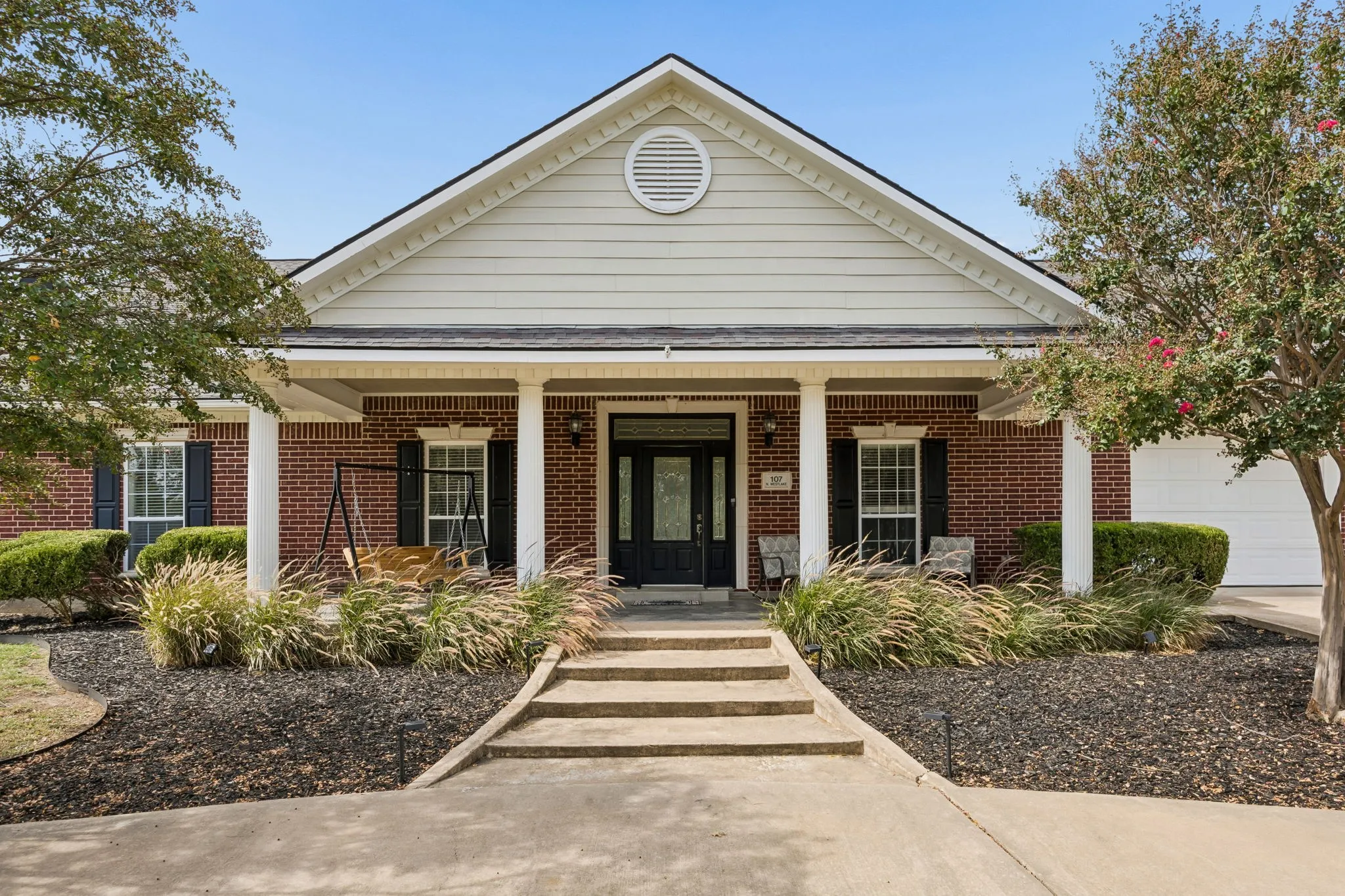 Single Family Residence For Sale in Fannin County , 107 N Westlake Drive, Leonard, Texas 75452, 4 Bedroom, 4 Bathroom, 2 Garage spaces, 3,371 Sqft, built in 2000, mls#21398565, Real Estate Agent in Leonard, Homes For Sale in Fannin county, Homes For Sale in Leonard, Realtor in Leonard Texas, Real Estate Brokerage Independent Realty Texas, Luminita Cordes Realtor