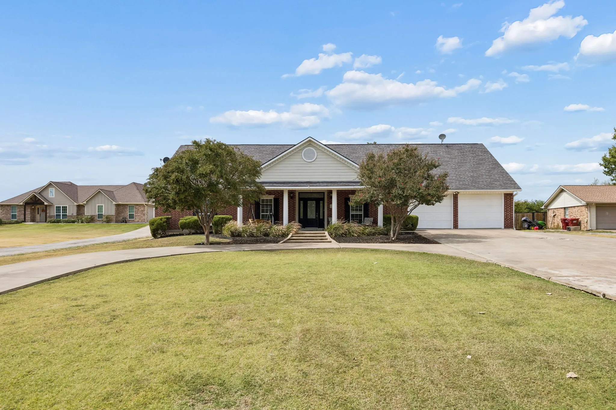 Single Family Residence For Sale in Fannin County , 107 N Westlake Drive, Leonard, Texas 75452, 4 Bedroom, 4 Bathroom, 2 Garage spaces, 3,371 Sqft, built in 2000, mls#21398565, Real Estate Agent in Leonard, Homes For Sale in Fannin county, Homes For Sale in Leonard, Realtor in Leonard Texas, Real Estate Brokerage Independent Realty Texas, Luminita Cordes Realtor