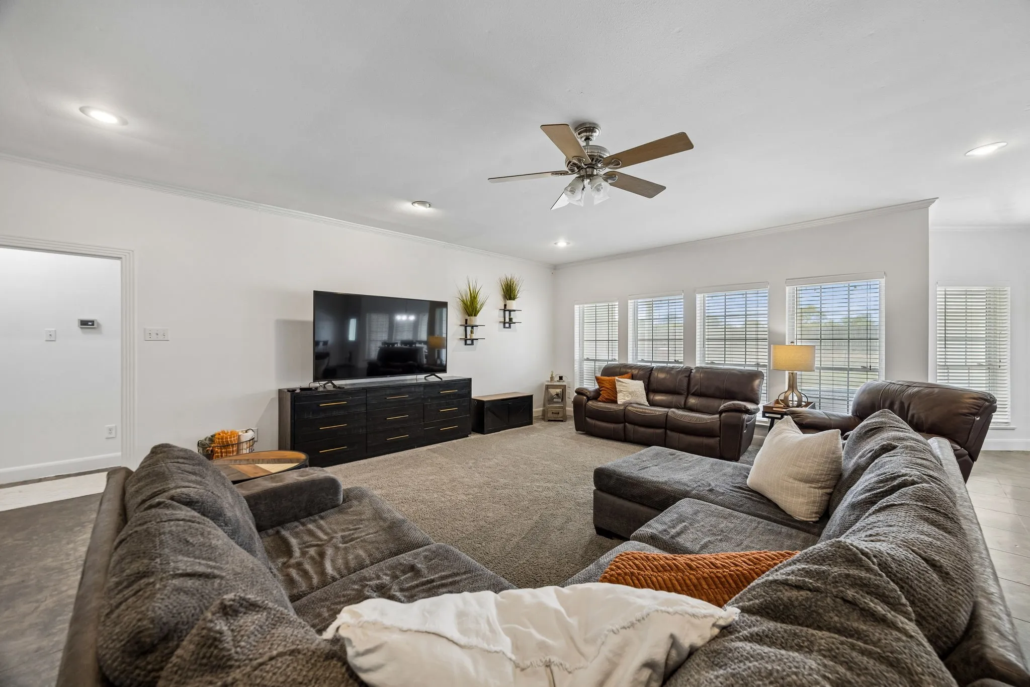 Single Family Residence For Sale in Fannin County , 107 N Westlake Drive, Leonard, Texas 75452, 4 Bedroom, 4 Bathroom, 2 Garage spaces, 3,371 Sqft, built in 2000, mls#21398565, Real Estate Agent in Leonard, Homes For Sale in Fannin county, Homes For Sale in Leonard, Realtor in Leonard Texas, Real Estate Brokerage Independent Realty Texas, Luminita Cordes Realtor