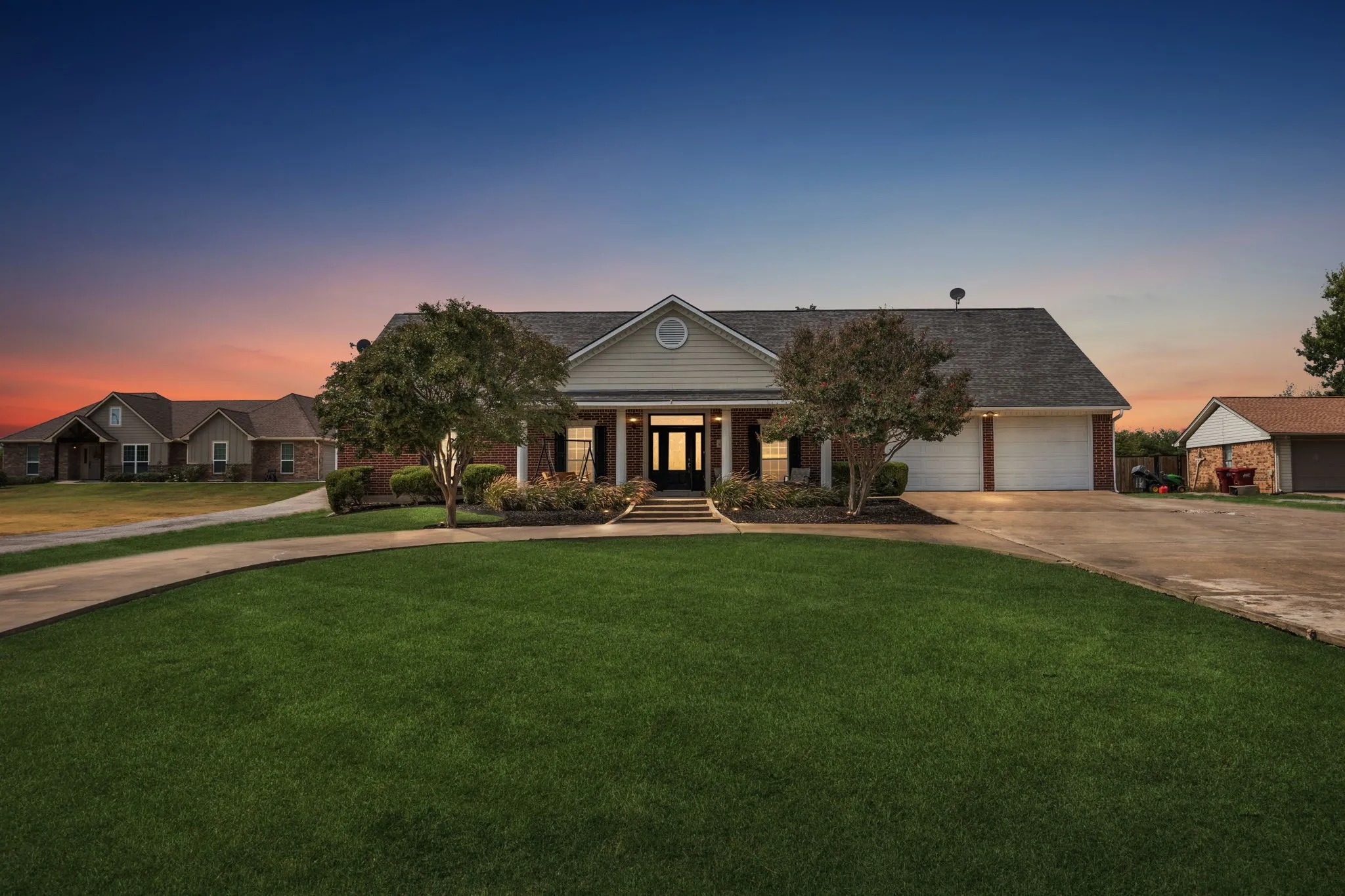 Single Family Residence For Sale in Fannin County , 107 N Westlake Drive, Leonard, Texas 75452, 4 Bedroom, 4 Bathroom, 2 Garage spaces, 3,371 Sqft, built in 2000, mls#21398565, Real Estate Agent in Leonard, Homes For Sale in Fannin county, Homes For Sale in Leonard, Realtor in Leonard Texas, Real Estate Brokerage Independent Realty Texas, Luminita Cordes Realtor
