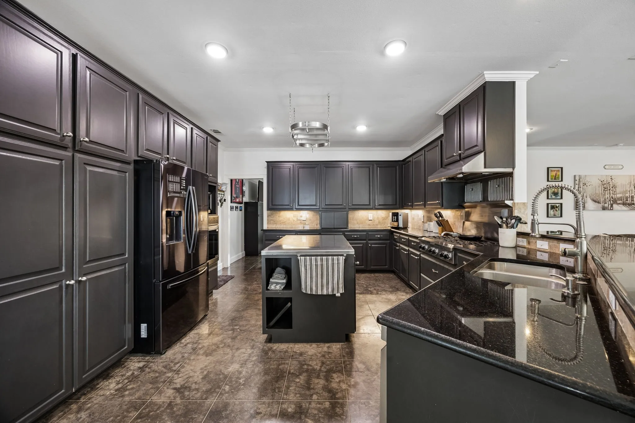 Single Family Residence For Sale in Fannin County , 107 N Westlake Drive, Leonard, Texas 75452, 4 Bedroom, 4 Bathroom, 2 Garage spaces, 3,371 Sqft, built in 2000, mls#21398565, Real Estate Agent in Leonard, Homes For Sale in Fannin county, Homes For Sale in Leonard, Realtor in Leonard Texas, Real Estate Brokerage Independent Realty Texas, Luminita Cordes Realtor