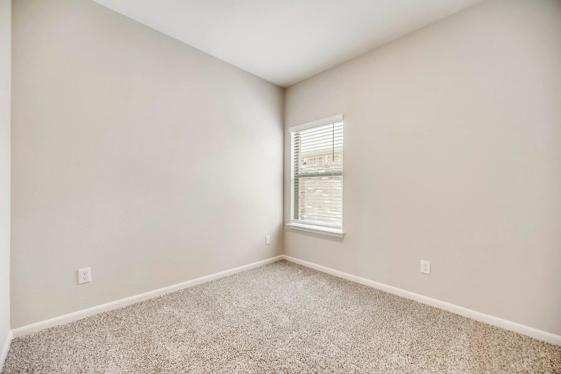 Single Family Residence For Rent in Collin County , 412 Harbor Oaks Drive, Anna, Texas 75409, 4 Bedroom, 2 Bathroom, 2 Garage spaces, 1,811 Sqft, built in 2022, mls#21401963, Real Estate Agent in Anna, Homes For Rent in Collin county, Homes For Rent in Anna, Realtor in Anna Texas, Real Estate Brokerage Independent Realty Texas, Luminita Cordes Realtor