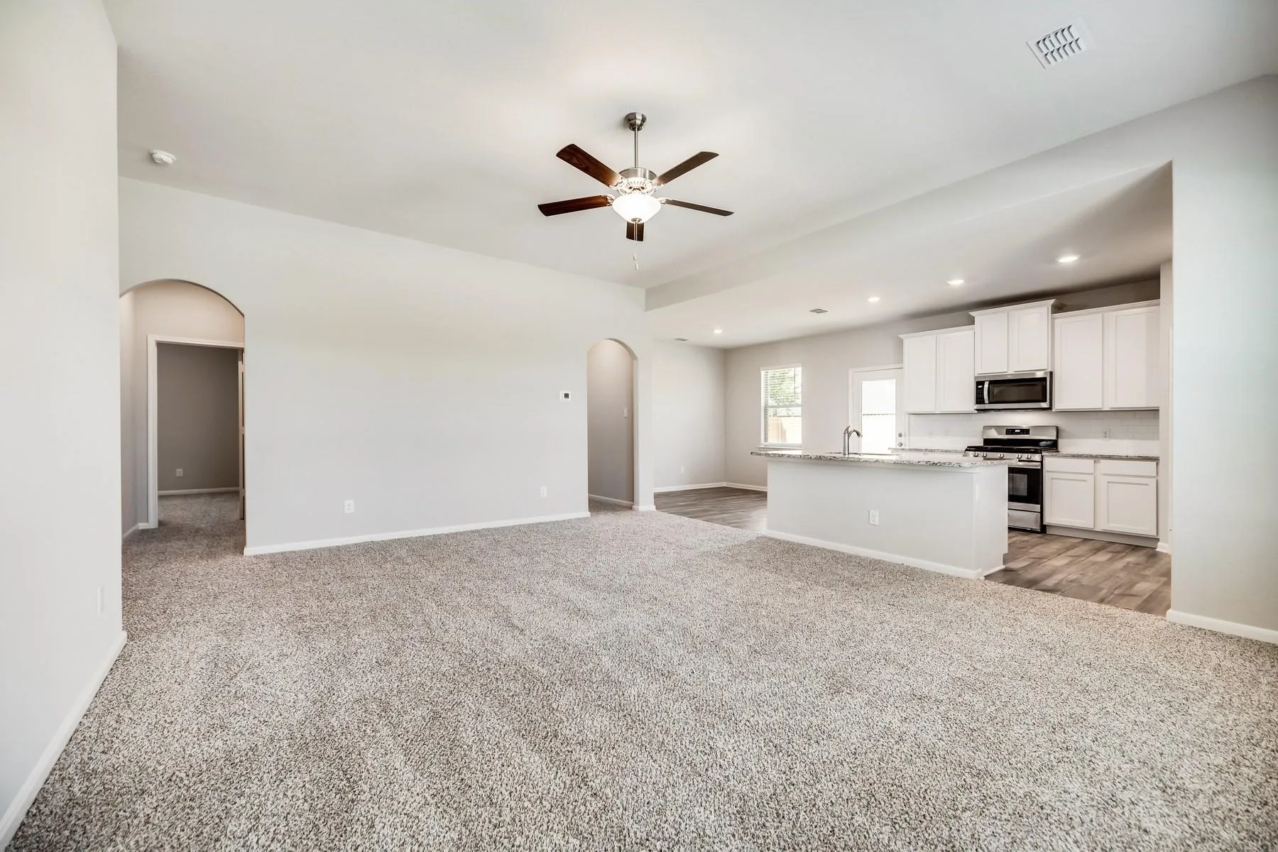 Single Family Residence For Rent in Collin County , 412 Harbor Oaks Drive, Anna, Texas 75409, 4 Bedroom, 2 Bathroom, 2 Garage spaces, 1,811 Sqft, built in 2022, mls#21401963, Real Estate Agent in Anna, Homes For Rent in Collin county, Homes For Rent in Anna, Realtor in Anna Texas, Real Estate Brokerage Independent Realty Texas, Luminita Cordes Realtor