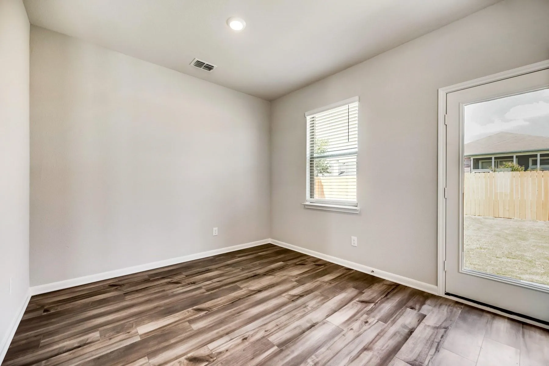 Single Family Residence For Rent in Collin County , 412 Harbor Oaks Drive, Anna, Texas 75409, 4 Bedroom, 2 Bathroom, 2 Garage spaces, 1,811 Sqft, built in 2022, mls#21401963, Real Estate Agent in Anna, Homes For Rent in Collin county, Homes For Rent in Anna, Realtor in Anna Texas, Real Estate Brokerage Independent Realty Texas, Luminita Cordes Realtor