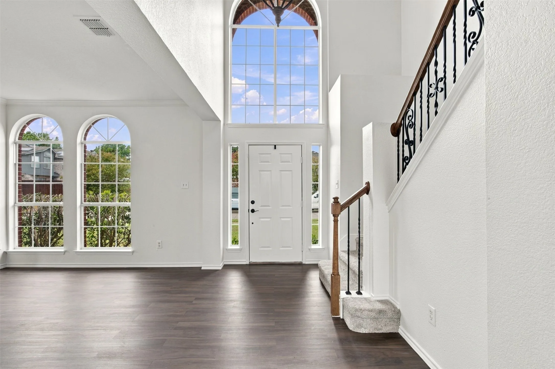 Single Family Residence For Sale in Collin County , 8502 Arcadia Drive, Frisco, Texas 75035, 4 Bedroom, 3 Bathroom, 2 Garage spaces, 2,720 Sqft, built in 1998, mls#21378423, Real Estate Agent in Frisco, Homes For Sale in Collin county, Homes For Sale in Frisco, Realtor in Frisco Texas, Real Estate Brokerage Independent Realty Texas, Luminita Cordes Realtor