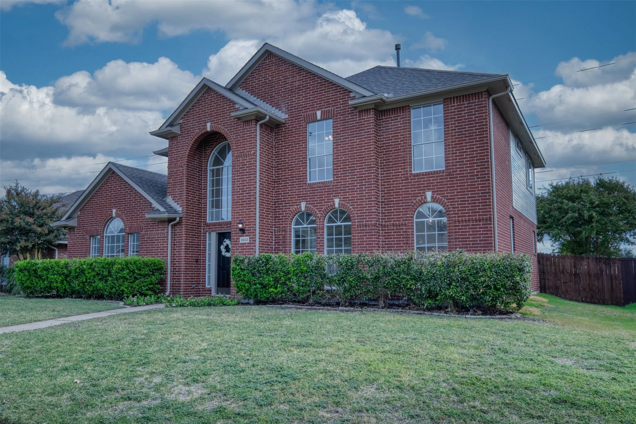 Single Family Residence For Sale in Collin County , 8502 Arcadia Drive, Frisco, Texas 75035, 4 Bedroom, 3 Bathroom, 2 Garage spaces, 2,720 Sqft, built in 1998, mls#21378423, Real Estate Agent in Frisco, Homes For Sale in Collin county, Homes For Sale in Frisco, Realtor in Frisco Texas, Real Estate Brokerage Independent Realty Texas, Luminita Cordes Realtor