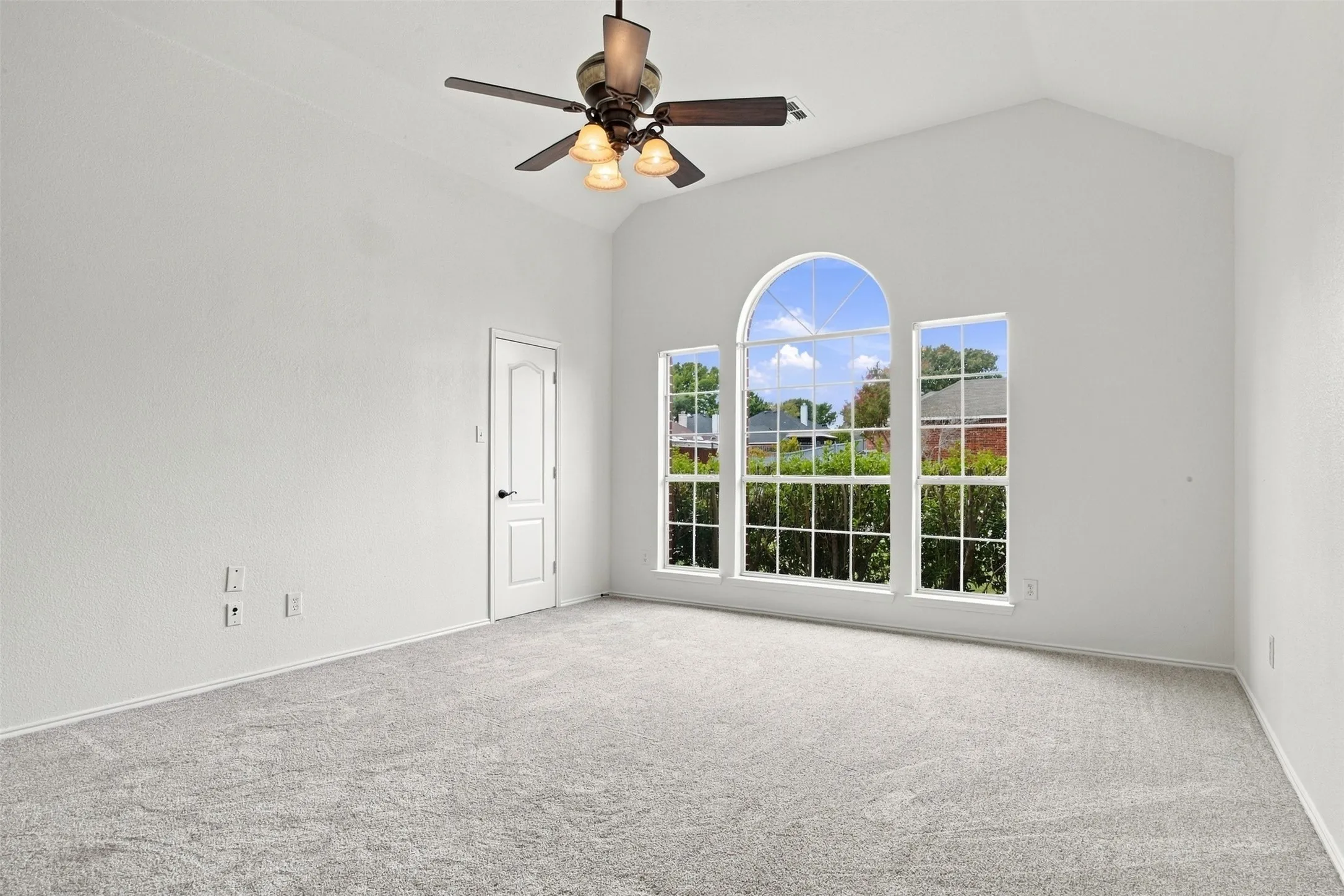 Single Family Residence For Sale in Collin County , 8502 Arcadia Drive, Frisco, Texas 75035, 4 Bedroom, 3 Bathroom, 2 Garage spaces, 2,720 Sqft, built in 1998, mls#21378423, Real Estate Agent in Frisco, Homes For Sale in Collin county, Homes For Sale in Frisco, Realtor in Frisco Texas, Real Estate Brokerage Independent Realty Texas, Luminita Cordes Realtor