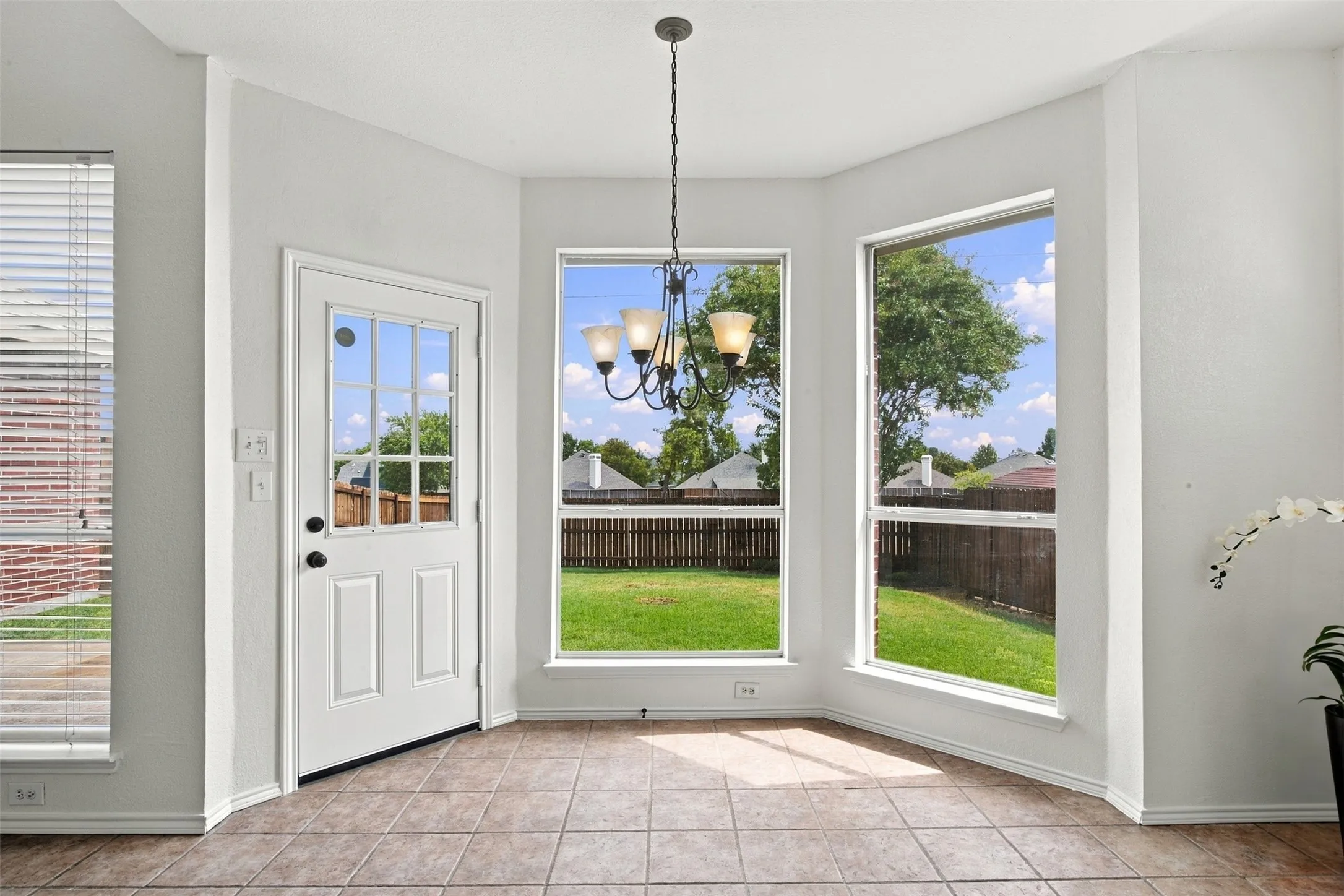 Single Family Residence For Sale in Collin County , 8502 Arcadia Drive, Frisco, Texas 75035, 4 Bedroom, 3 Bathroom, 2 Garage spaces, 2,720 Sqft, built in 1998, mls#21378423, Real Estate Agent in Frisco, Homes For Sale in Collin county, Homes For Sale in Frisco, Realtor in Frisco Texas, Real Estate Brokerage Independent Realty Texas, Luminita Cordes Realtor
