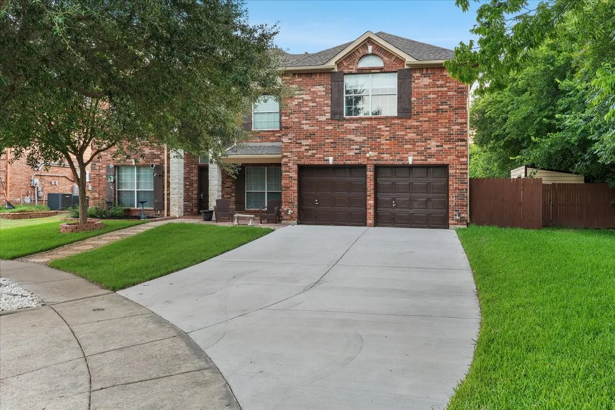 Single Family Residence For Sale in Tarrant County , 7 Saddlewood Court, Mansfield, Texas 76063, 6 Bedroom, 4 Bathroom, 2 Garage spaces, 3,600 Sqft, built in 2003, mls#21401906, Real Estate Agent in Mansfield, Homes For Sale in Tarrant county, Homes For Sale in Mansfield, Realtor in Mansfield Texas, Real Estate Brokerage Independent Realty Texas, Luminita Cordes Realtor
