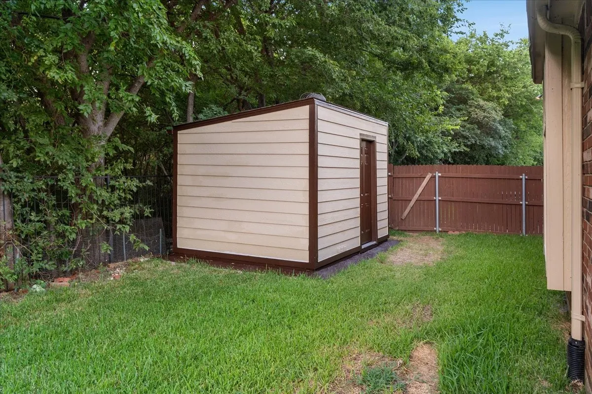 Single Family Residence For Sale in Tarrant County , 7 Saddlewood Court, Mansfield, Texas 76063, 6 Bedroom, 4 Bathroom, 2 Garage spaces, 3,600 Sqft, built in 2003, mls#21401906, Real Estate Agent in Mansfield, Homes For Sale in Tarrant county, Homes For Sale in Mansfield, Realtor in Mansfield Texas, Real Estate Brokerage Independent Realty Texas, Luminita Cordes Realtor