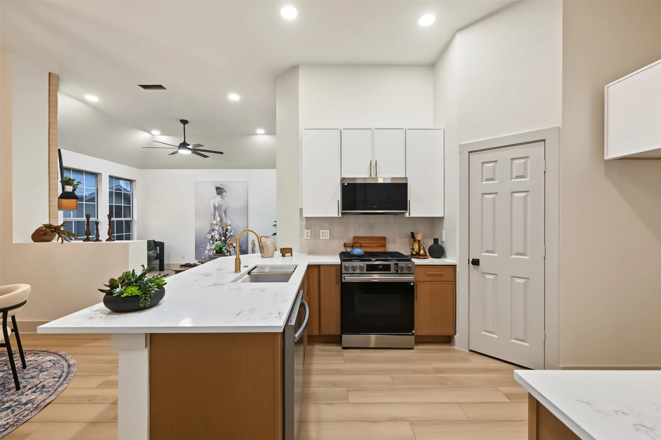 Single Family Residence For Sale in Denton County , 1213 Marcus Court, Flower Mound, Texas 75028, 3 Bedroom, 2 Bathroom, 2 Garage spaces, 1,854 Sqft, built in 1993, mls#21376098, Real Estate Agent in Flower Mound, Homes For Sale in Denton county, Homes For Sale in Flower Mound, Realtor in Flower Mound Texas, Real Estate Brokerage Independent Realty Texas, Luminita Cordes Realtor