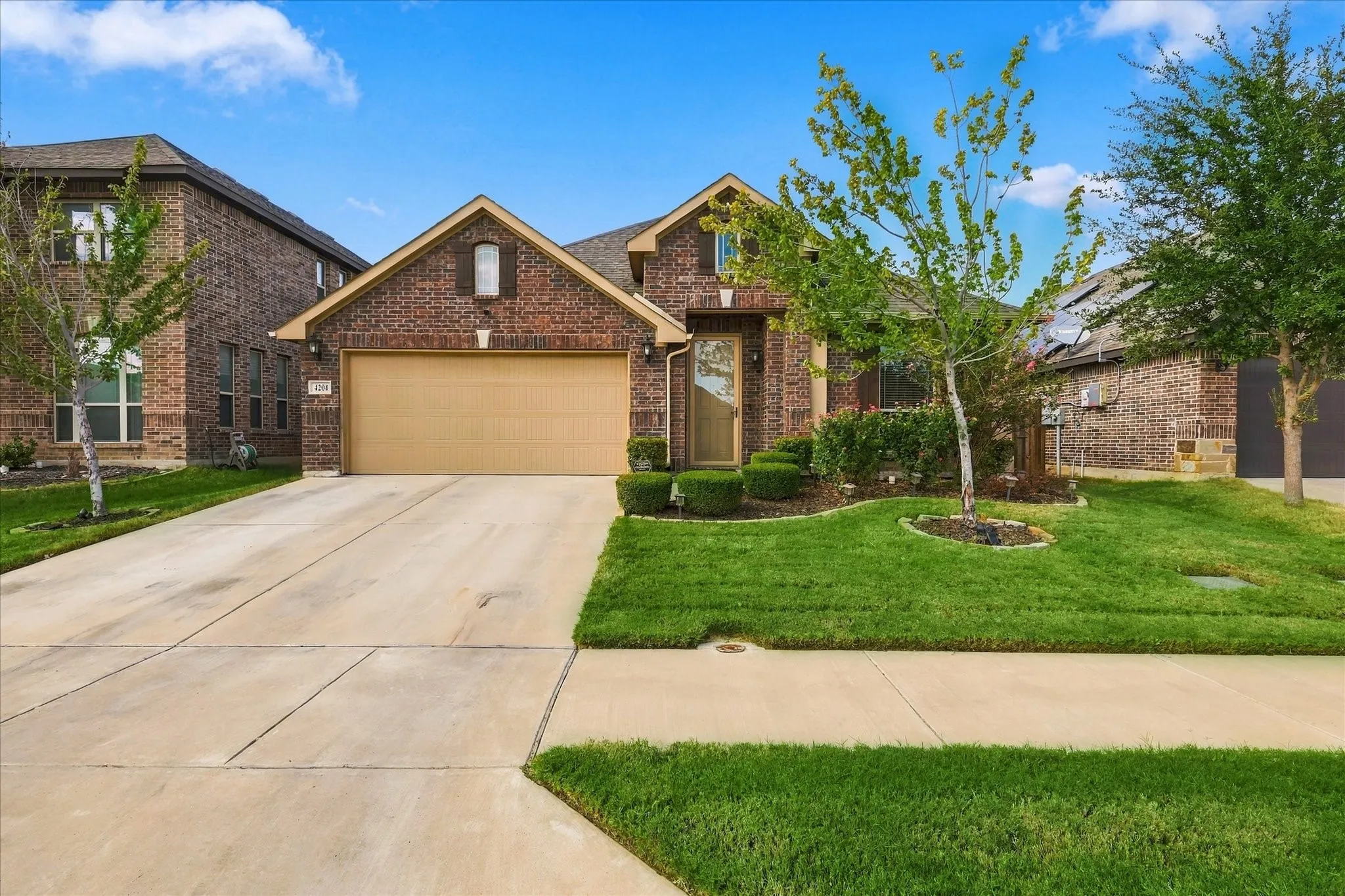 Single Family Residence For Sale in Tarrant County , 4204 Snowberry Lane, Crowley, Texas 76036, 4 Bedroom, 3 Bathroom, 2 Garage spaces, 2,480 Sqft, built in 2020, mls#21398658, Real Estate Agent in Crowley, Homes For Sale in Tarrant county, Homes For Sale in Crowley, Realtor in Crowley Texas, Real Estate Brokerage Independent Realty Texas, Luminita Cordes Realtor