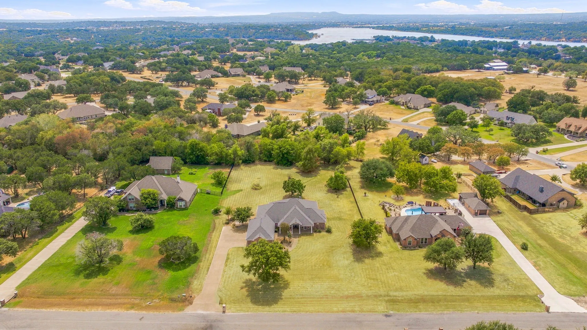Single Family Residence For Sale in Hood County , 2105 Wood Duck Lane, Granbury, Texas 76049, 4 Bedroom, 3 Bathroom, 3 Garage spaces, 2,532 Sqft, built in 2002, mls#21380359, Real Estate Agent in Granbury, Homes For Sale in Hood county, Homes For Sale in Granbury, Realtor in Granbury Texas, Real Estate Brokerage Independent Realty Texas, Luminita Cordes Realtor