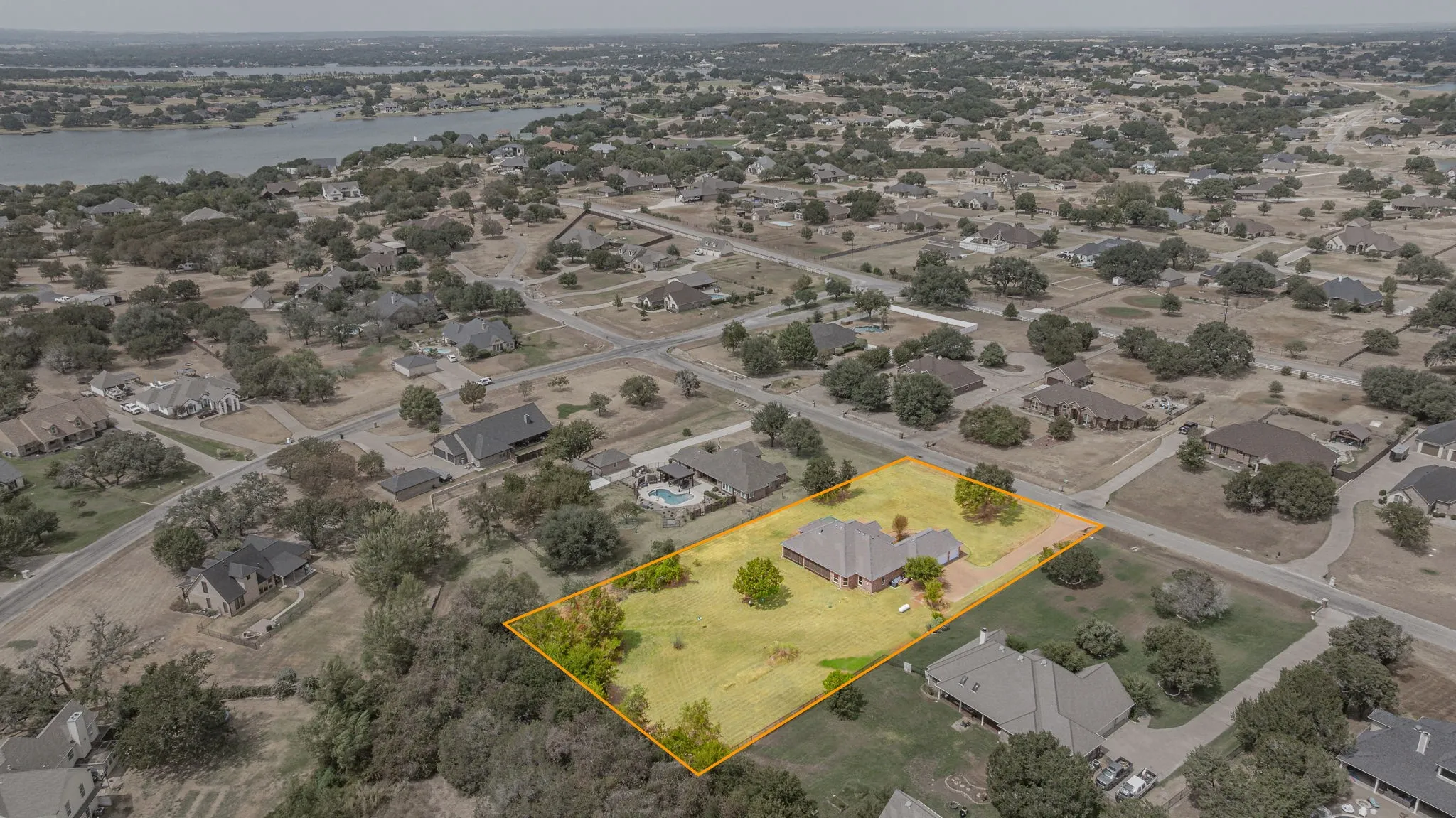 Single Family Residence For Sale in Hood County , 2105 Wood Duck Lane, Granbury, Texas 76049, 4 Bedroom, 3 Bathroom, 3 Garage spaces, 2,532 Sqft, built in 2002, mls#21380359, Real Estate Agent in Granbury, Homes For Sale in Hood county, Homes For Sale in Granbury, Realtor in Granbury Texas, Real Estate Brokerage Independent Realty Texas, Luminita Cordes Realtor
