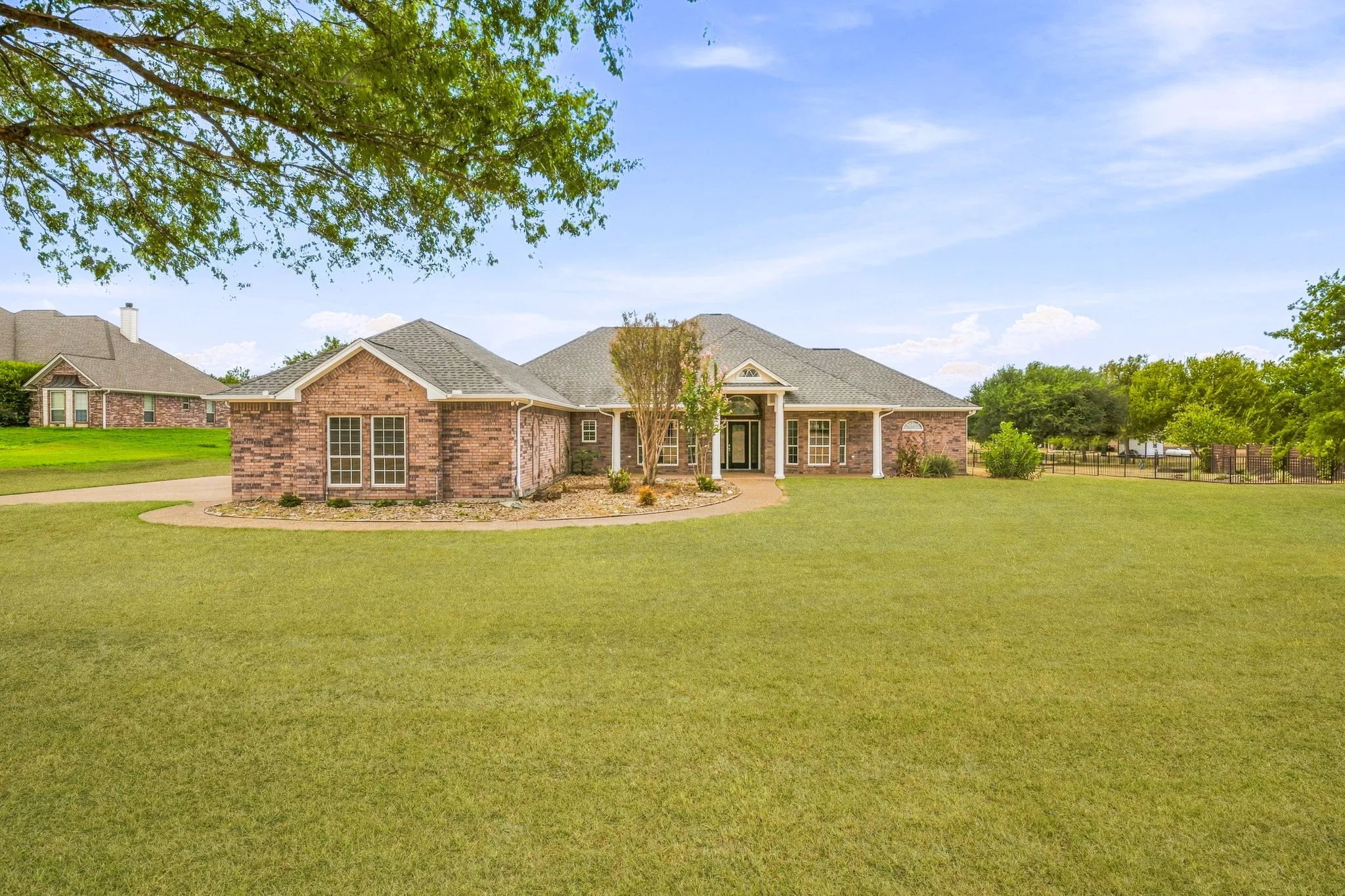 Single Family Residence For Sale in Hood County , 2105 Wood Duck Lane, Granbury, Texas 76049, 4 Bedroom, 3 Bathroom, 3 Garage spaces, 2,532 Sqft, built in 2002, mls#21380359, Real Estate Agent in Granbury, Homes For Sale in Hood county, Homes For Sale in Granbury, Realtor in Granbury Texas, Real Estate Brokerage Independent Realty Texas, Luminita Cordes Realtor