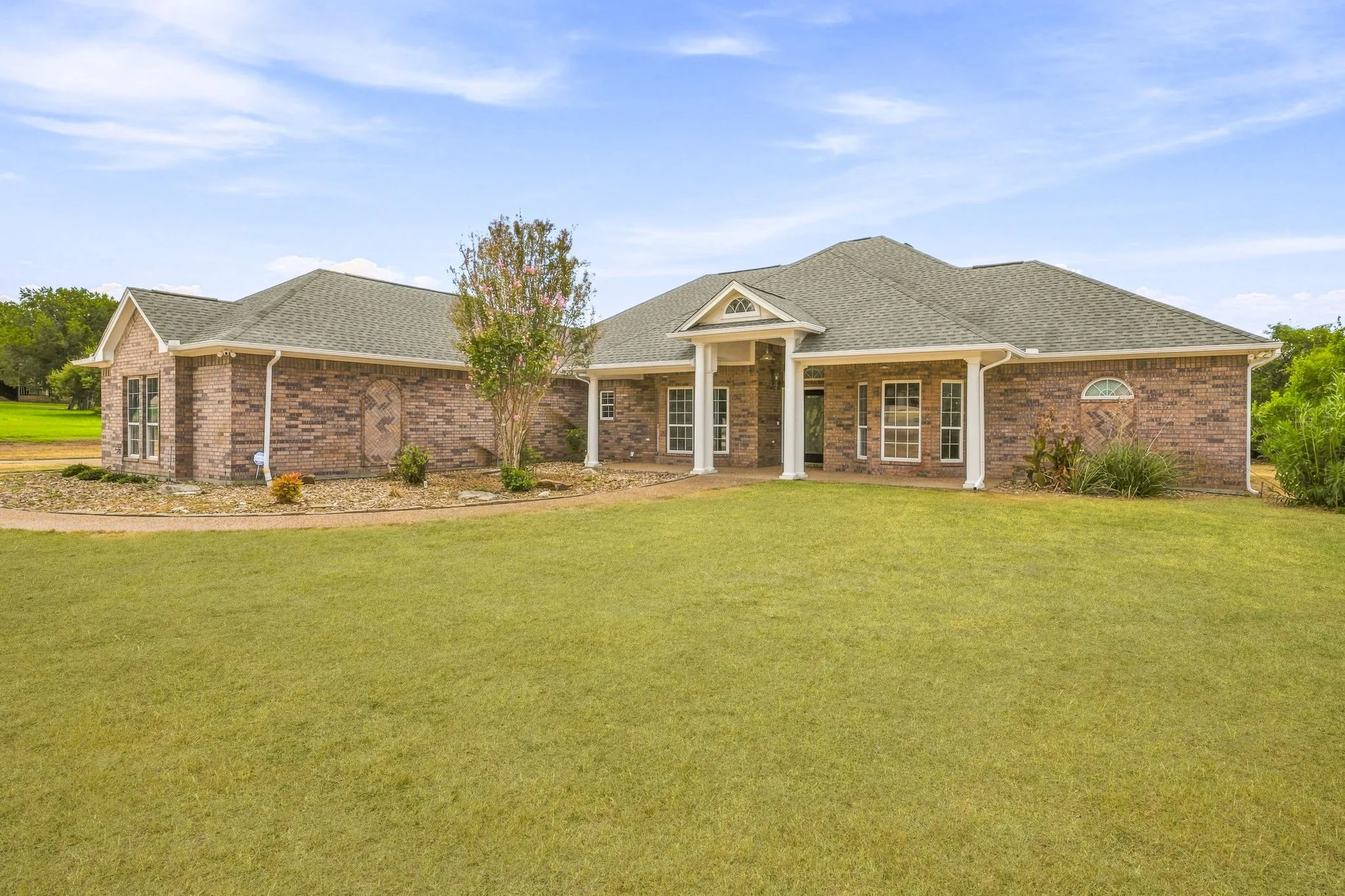 Single Family Residence For Sale in Hood County , 2105 Wood Duck Lane, Granbury, Texas 76049, 4 Bedroom, 3 Bathroom, 3 Garage spaces, 2,532 Sqft, built in 2002, mls#21380359, Real Estate Agent in Granbury, Homes For Sale in Hood county, Homes For Sale in Granbury, Realtor in Granbury Texas, Real Estate Brokerage Independent Realty Texas, Luminita Cordes Realtor