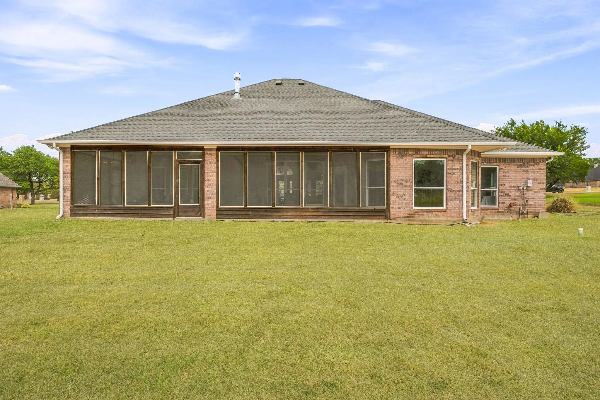 Single Family Residence For Sale in Hood County , 2105 Wood Duck Lane, Granbury, Texas 76049, 4 Bedroom, 3 Bathroom, 3 Garage spaces, 2,532 Sqft, built in 2002, mls#21380359, Real Estate Agent in Granbury, Homes For Sale in Hood county, Homes For Sale in Granbury, Realtor in Granbury Texas, Real Estate Brokerage Independent Realty Texas, Luminita Cordes Realtor