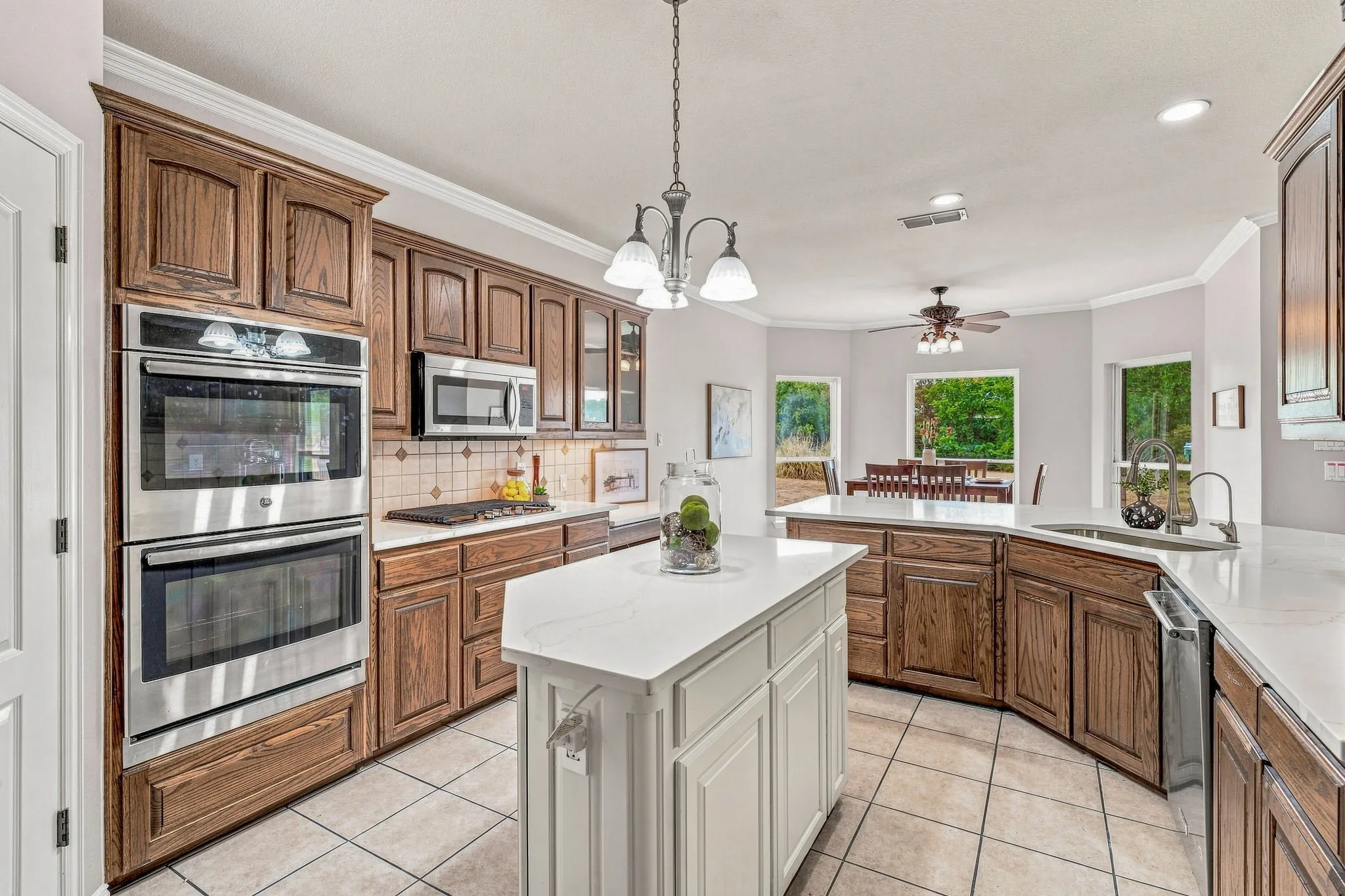 Single Family Residence For Sale in Hood County , 2105 Wood Duck Lane, Granbury, Texas 76049, 4 Bedroom, 3 Bathroom, 3 Garage spaces, 2,532 Sqft, built in 2002, mls#21380359, Real Estate Agent in Granbury, Homes For Sale in Hood county, Homes For Sale in Granbury, Realtor in Granbury Texas, Real Estate Brokerage Independent Realty Texas, Luminita Cordes Realtor