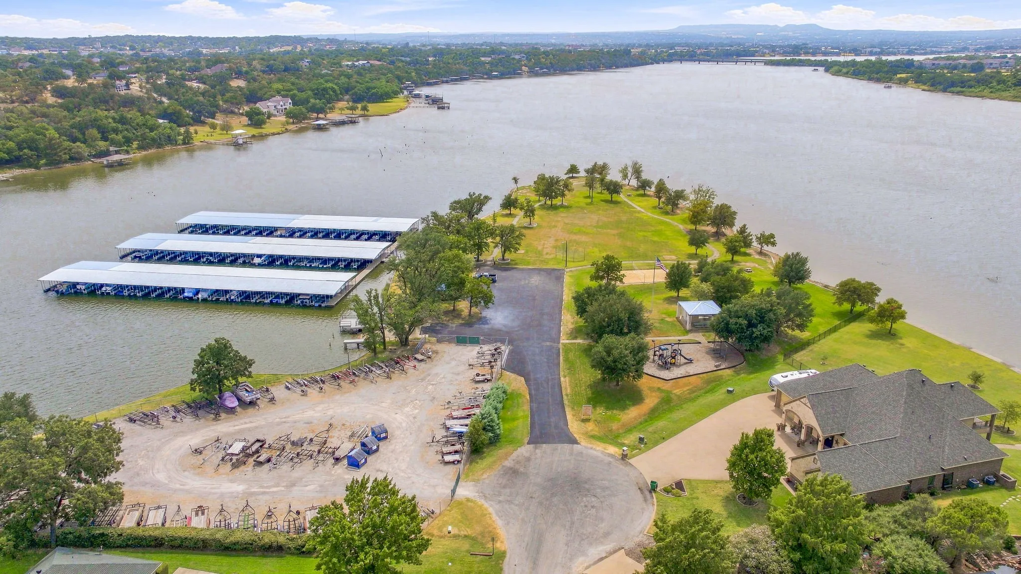 Single Family Residence For Sale in Hood County , 2105 Wood Duck Lane, Granbury, Texas 76049, 4 Bedroom, 3 Bathroom, 3 Garage spaces, 2,532 Sqft, built in 2002, mls#21380359, Real Estate Agent in Granbury, Homes For Sale in Hood county, Homes For Sale in Granbury, Realtor in Granbury Texas, Real Estate Brokerage Independent Realty Texas, Luminita Cordes Realtor