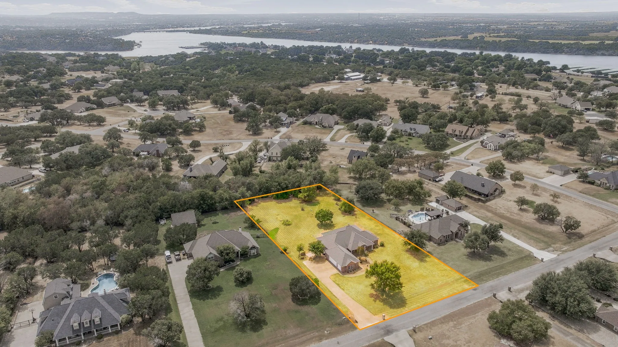 Single Family Residence For Sale in Hood County , 2105 Wood Duck Lane, Granbury, Texas 76049, 4 Bedroom, 3 Bathroom, 3 Garage spaces, 2,532 Sqft, built in 2002, mls#21380359, Real Estate Agent in Granbury, Homes For Sale in Hood county, Homes For Sale in Granbury, Realtor in Granbury Texas, Real Estate Brokerage Independent Realty Texas, Luminita Cordes Realtor