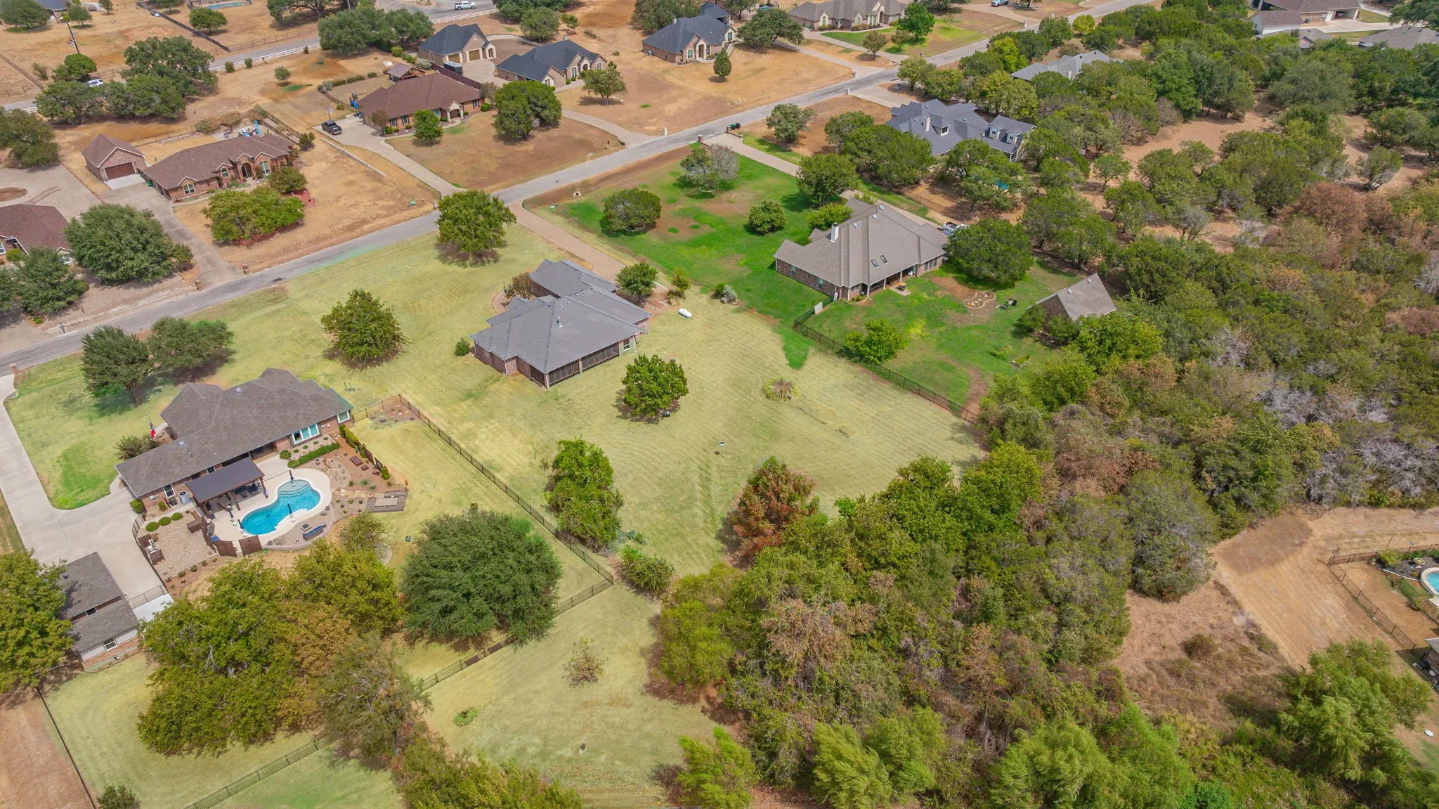Single Family Residence For Sale in Hood County , 2105 Wood Duck Lane, Granbury, Texas 76049, 4 Bedroom, 3 Bathroom, 3 Garage spaces, 2,532 Sqft, built in 2002, mls#21380359, Real Estate Agent in Granbury, Homes For Sale in Hood county, Homes For Sale in Granbury, Realtor in Granbury Texas, Real Estate Brokerage Independent Realty Texas, Luminita Cordes Realtor