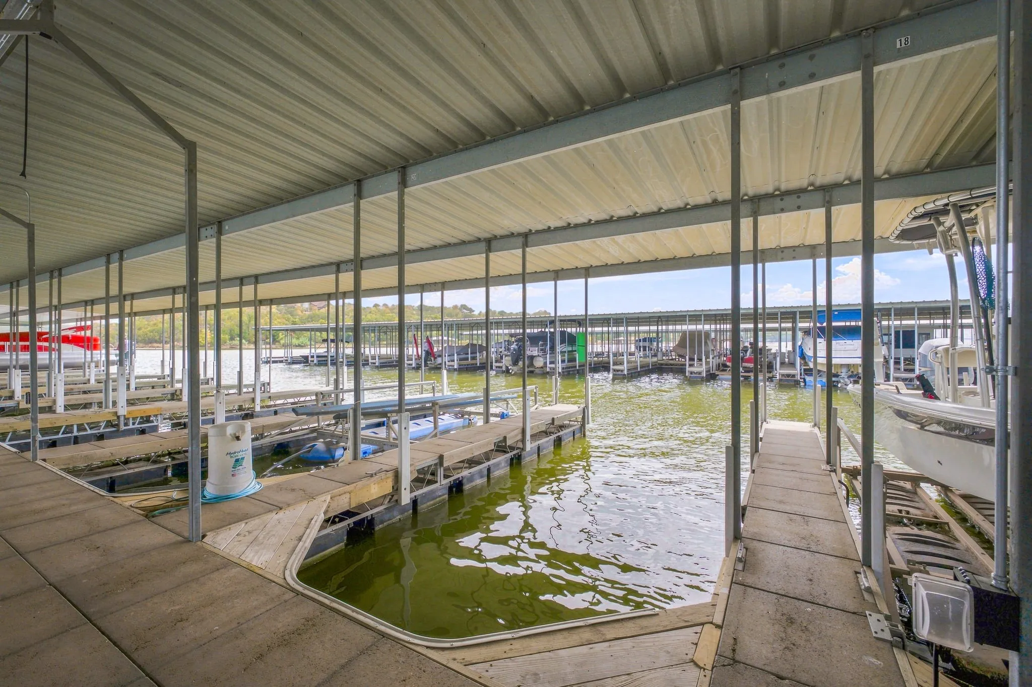 Single Family Residence For Sale in Hood County , 2105 Wood Duck Lane, Granbury, Texas 76049, 4 Bedroom, 3 Bathroom, 3 Garage spaces, 2,532 Sqft, built in 2002, mls#21380359, Real Estate Agent in Granbury, Homes For Sale in Hood county, Homes For Sale in Granbury, Realtor in Granbury Texas, Real Estate Brokerage Independent Realty Texas, Luminita Cordes Realtor