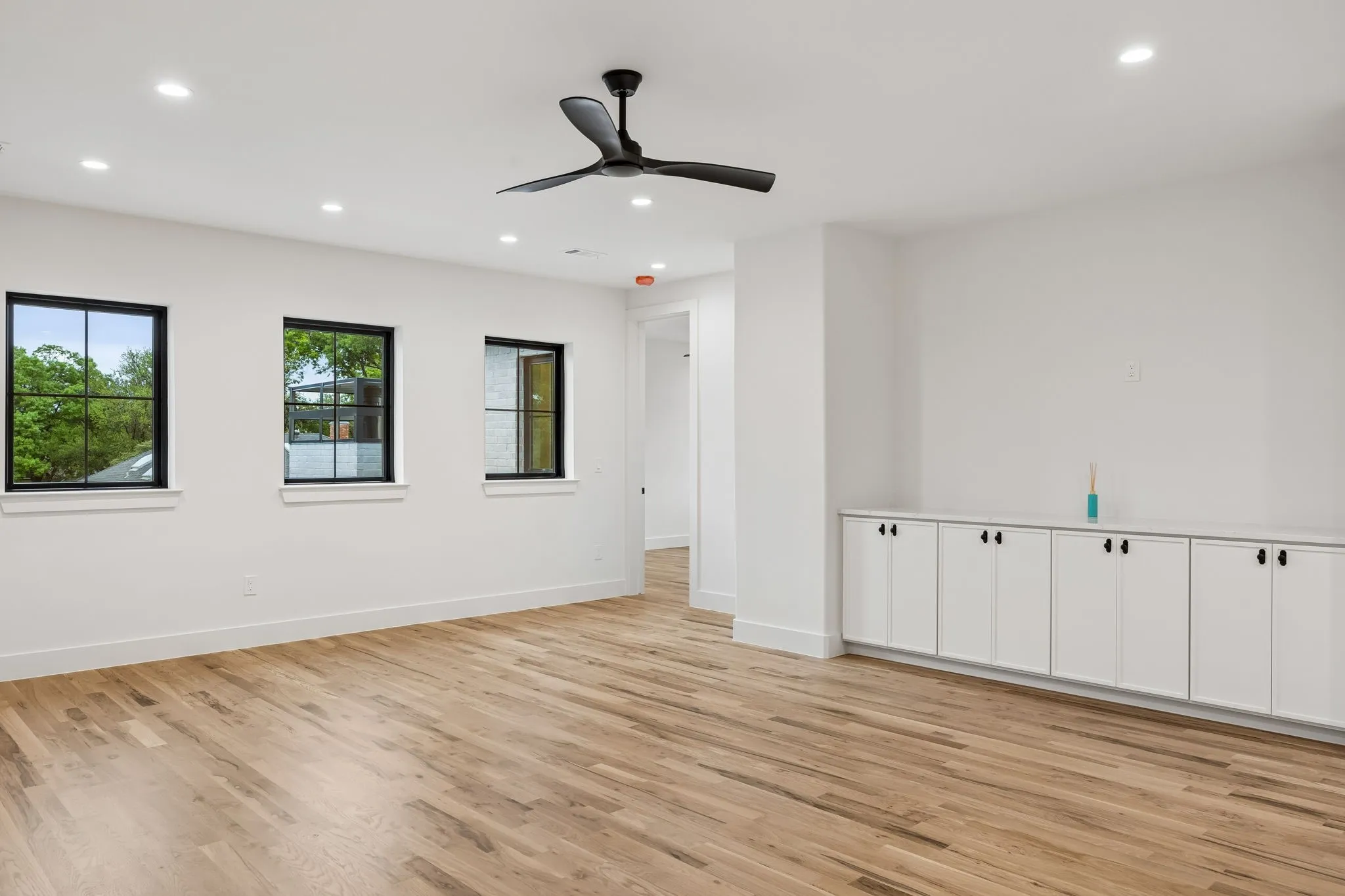 Single Family Residence For Sale in Dallas County , 6915 Middle Cove Drive, Dallas, Texas 75248, 5 Bedroom, 8 Bathroom, 2 Garage spaces, 5,072 Sqft, built in 2026, mls#21399992, Real Estate Agent in Dallas, Homes For Sale in Dallas county, Homes For Sale in Dallas, Realtor in Dallas Texas, Real Estate Brokerage Independent Realty Texas, Luminita Cordes Realtor