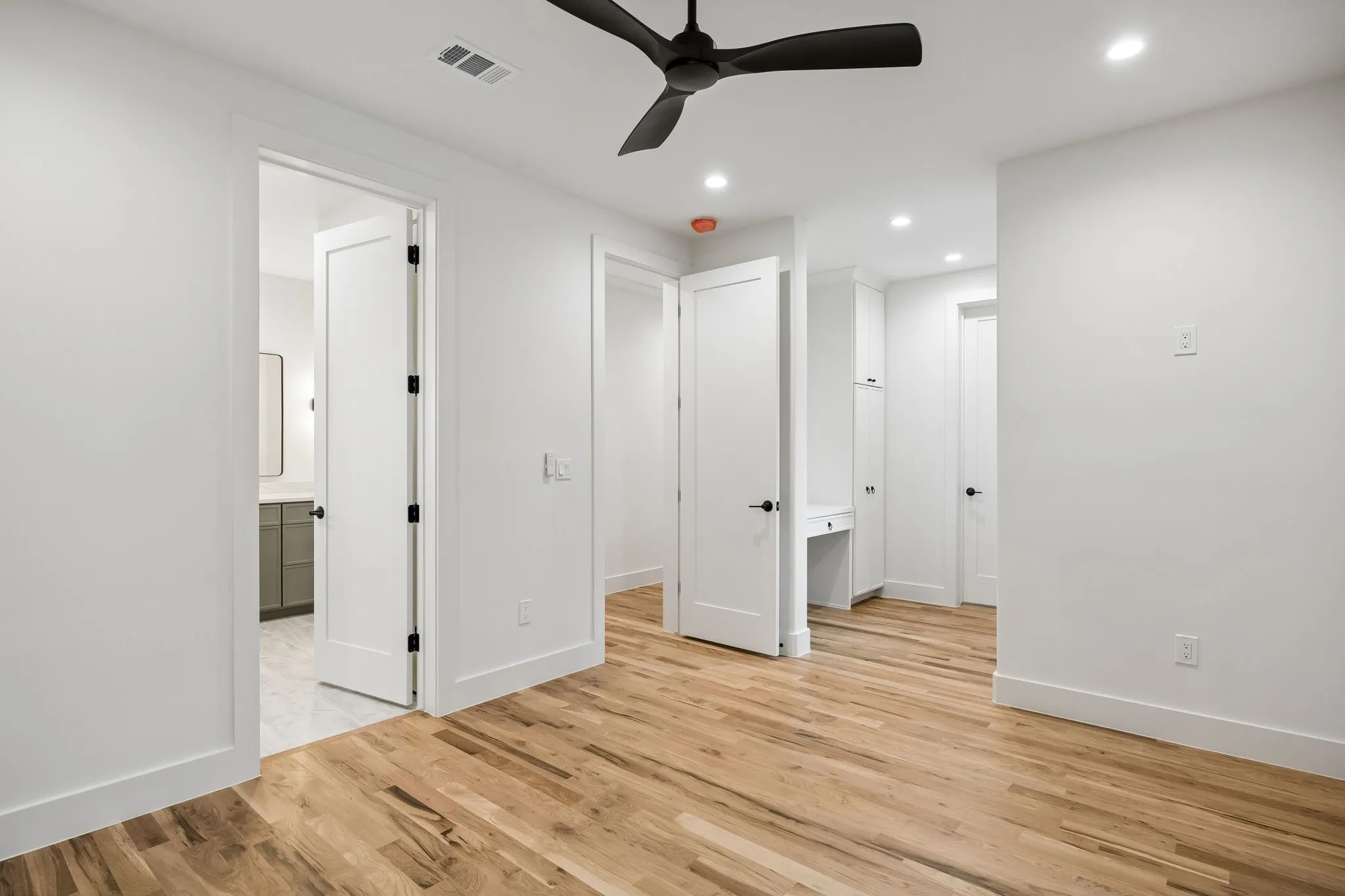 Single Family Residence For Sale in Dallas County , 6915 Middle Cove Drive, Dallas, Texas 75248, 5 Bedroom, 8 Bathroom, 2 Garage spaces, 5,072 Sqft, built in 2026, mls#21399992, Real Estate Agent in Dallas, Homes For Sale in Dallas county, Homes For Sale in Dallas, Realtor in Dallas Texas, Real Estate Brokerage Independent Realty Texas, Luminita Cordes Realtor