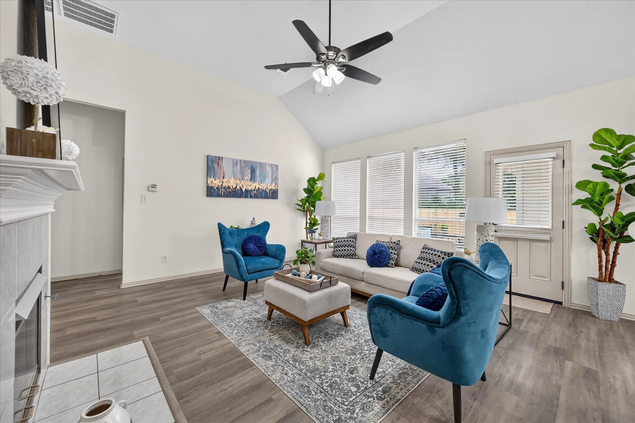 Single Family Residence For Sale in Tarrant County , 6023 Copperfield Drive, Arlington, Texas 76001, 4 Bedroom, 3 Bathroom, 2 Garage spaces, 2,395 Sqft, built in 1992, mls#21401886, Real Estate Agent in Arlington, Homes For Sale in Tarrant county, Homes For Sale in Arlington, Realtor in Arlington Texas, Real Estate Brokerage Independent Realty Texas, Luminita Cordes Realtor