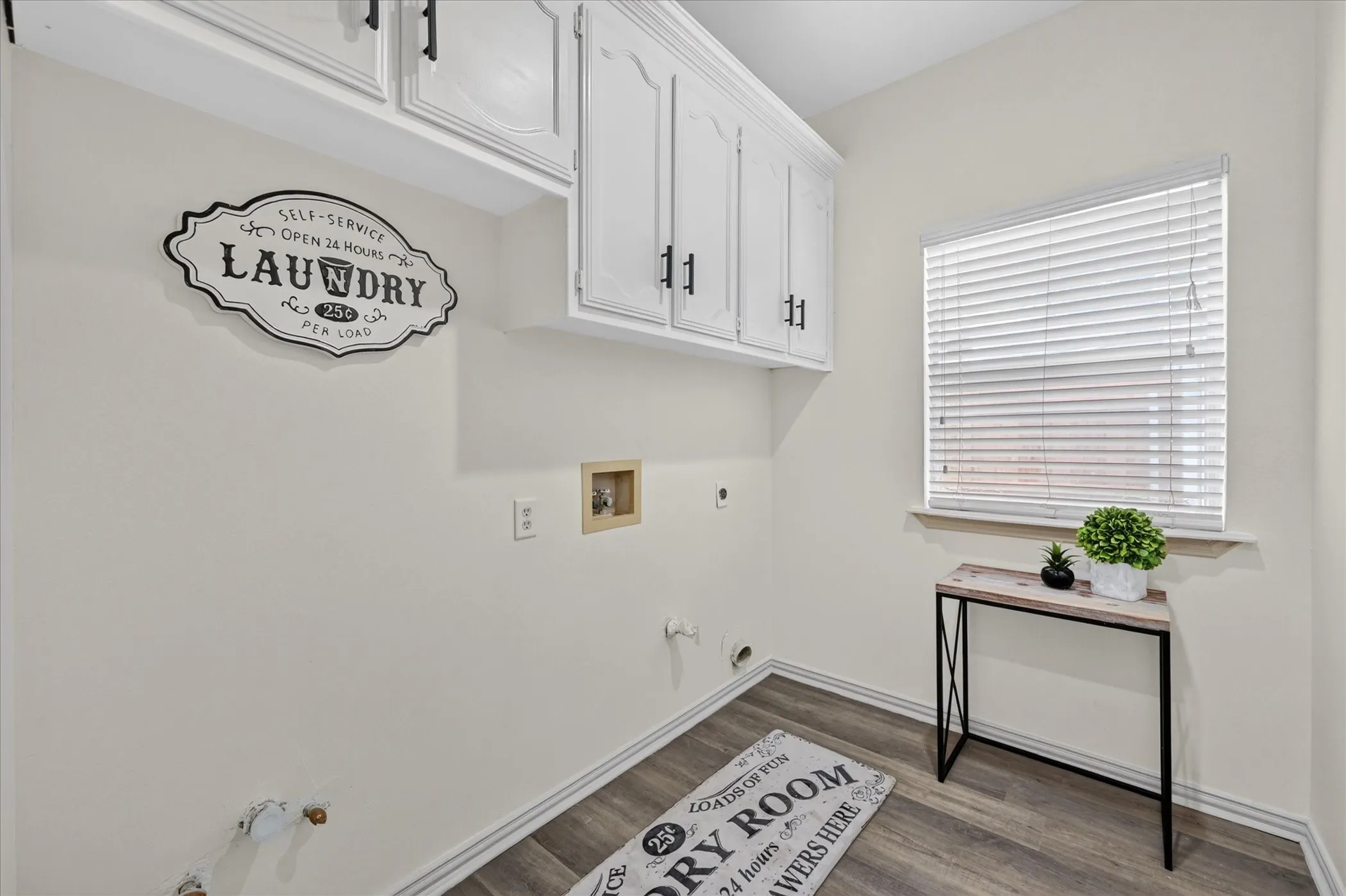 Single Family Residence For Sale in Tarrant County , 6023 Copperfield Drive, Arlington, Texas 76001, 4 Bedroom, 3 Bathroom, 2 Garage spaces, 2,395 Sqft, built in 1992, mls#21401886, Real Estate Agent in Arlington, Homes For Sale in Tarrant county, Homes For Sale in Arlington, Realtor in Arlington Texas, Real Estate Brokerage Independent Realty Texas, Luminita Cordes Realtor