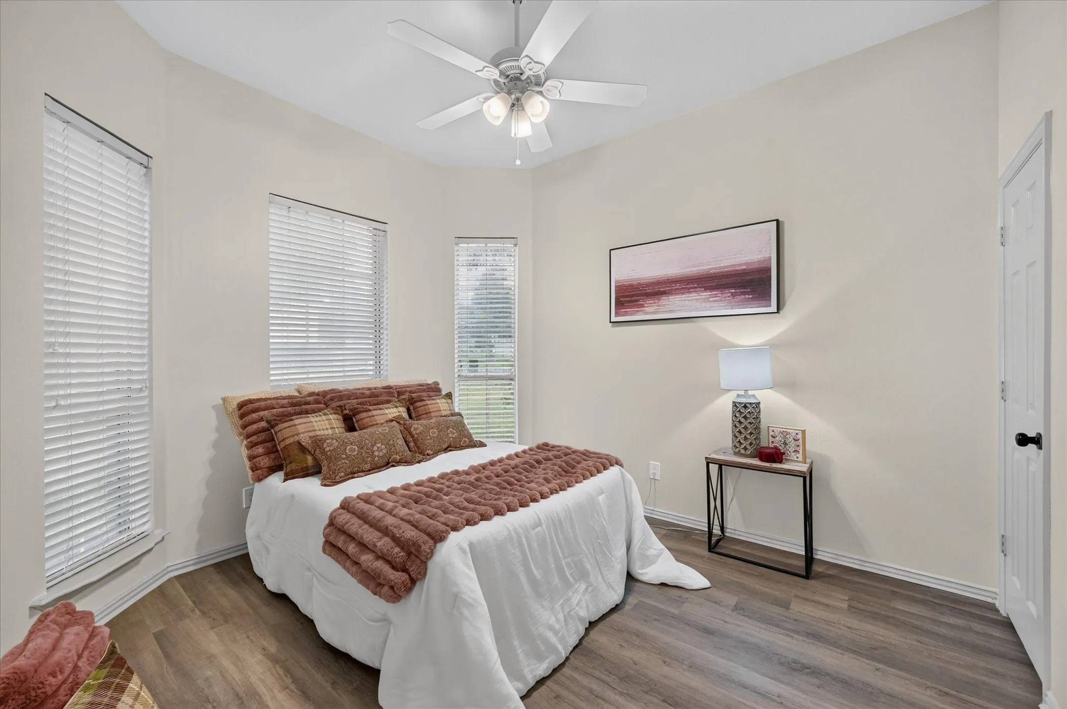 Single Family Residence For Sale in Tarrant County , 6023 Copperfield Drive, Arlington, Texas 76001, 4 Bedroom, 3 Bathroom, 2 Garage spaces, 2,395 Sqft, built in 1992, mls#21401886, Real Estate Agent in Arlington, Homes For Sale in Tarrant county, Homes For Sale in Arlington, Realtor in Arlington Texas, Real Estate Brokerage Independent Realty Texas, Luminita Cordes Realtor