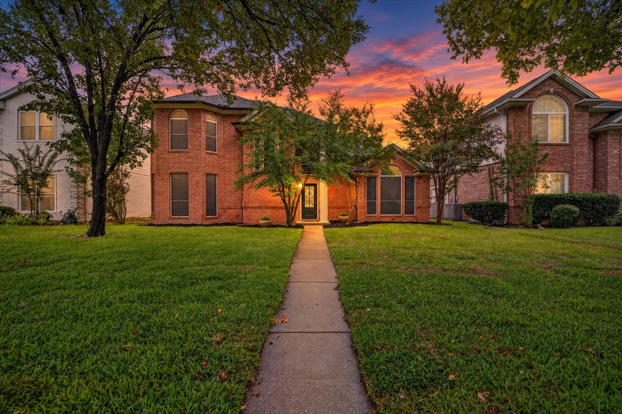 Single Family Residence For Sale in Tarrant County , 6023 Copperfield Drive, Arlington, Texas 76001, 4 Bedroom, 3 Bathroom, 2 Garage spaces, 2,395 Sqft, built in 1992, mls#21401886, Real Estate Agent in Arlington, Homes For Sale in Tarrant county, Homes For Sale in Arlington, Realtor in Arlington Texas, Real Estate Brokerage Independent Realty Texas, Luminita Cordes Realtor