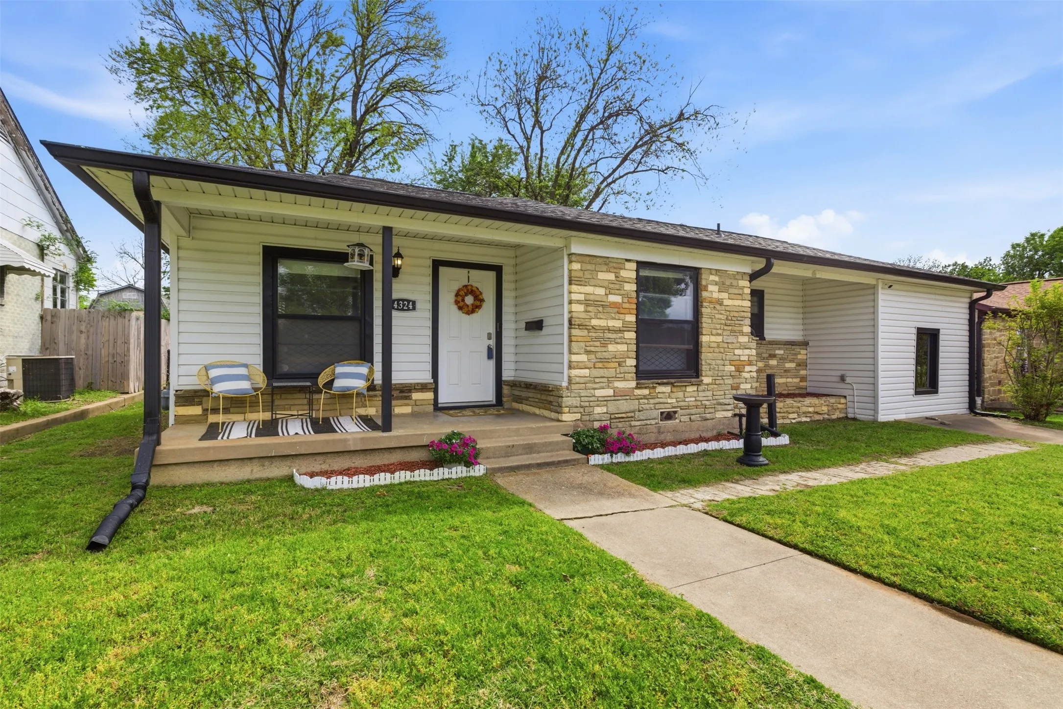 Single Family Residence For Sale in Tarrant County , 4324 Lambeth Lane, Fort Worth, Texas 76103, 3 Bedroom, 2 Bathroom, Garage spaces, 1,525 Sqft, built in 1949, mls#21402010, Real Estate Agent in Fort Worth, Homes For Sale in Tarrant county, Homes For Sale in Fort Worth, Realtor in Fort Worth Texas, Real Estate Brokerage Independent Realty Texas, Luminita Cordes Realtor
