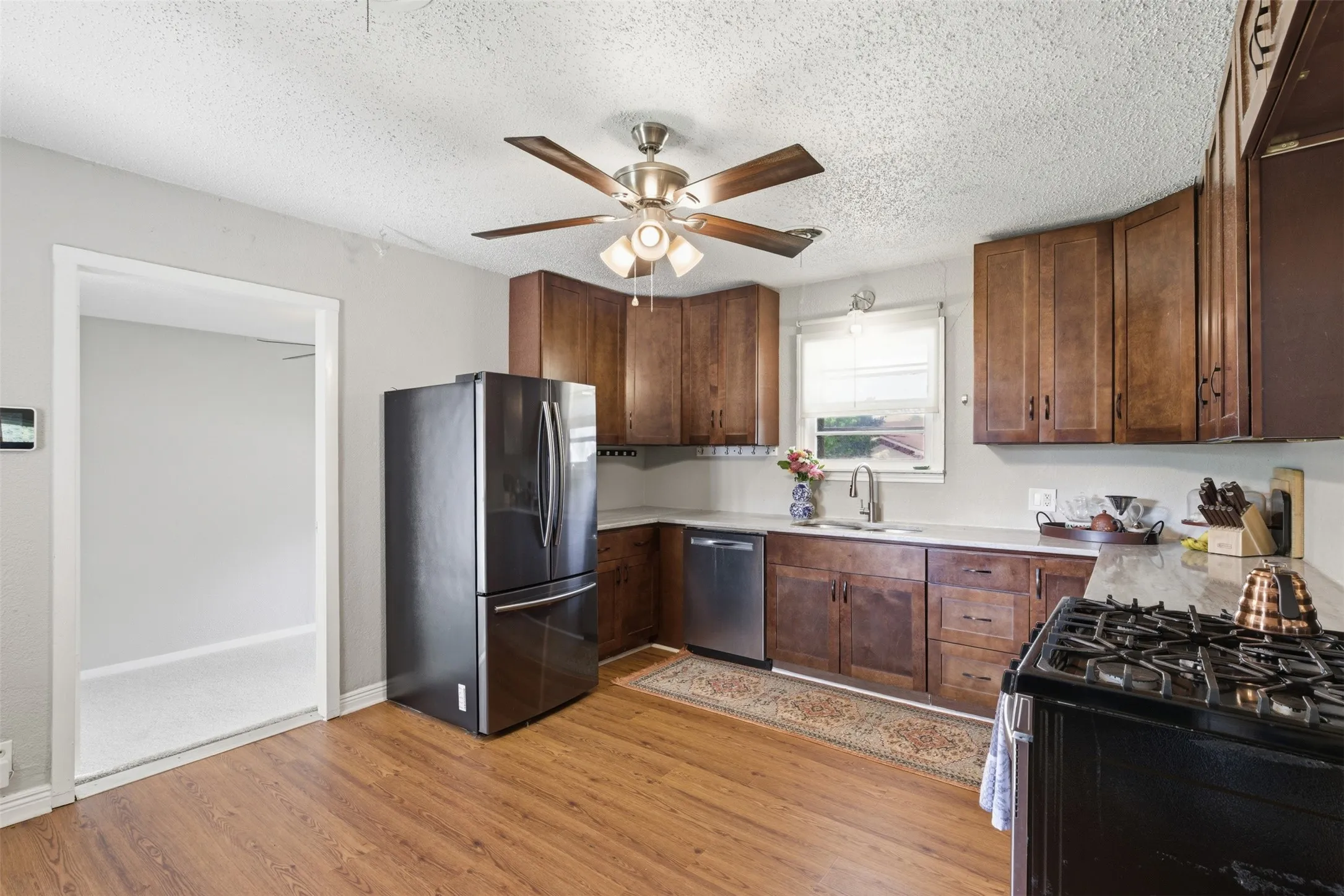 Single Family Residence For Sale in Tarrant County , 4324 Lambeth Lane, Fort Worth, Texas 76103, 3 Bedroom, 2 Bathroom, Garage spaces, 1,525 Sqft, built in 1949, mls#21402010, Real Estate Agent in Fort Worth, Homes For Sale in Tarrant county, Homes For Sale in Fort Worth, Realtor in Fort Worth Texas, Real Estate Brokerage Independent Realty Texas, Luminita Cordes Realtor