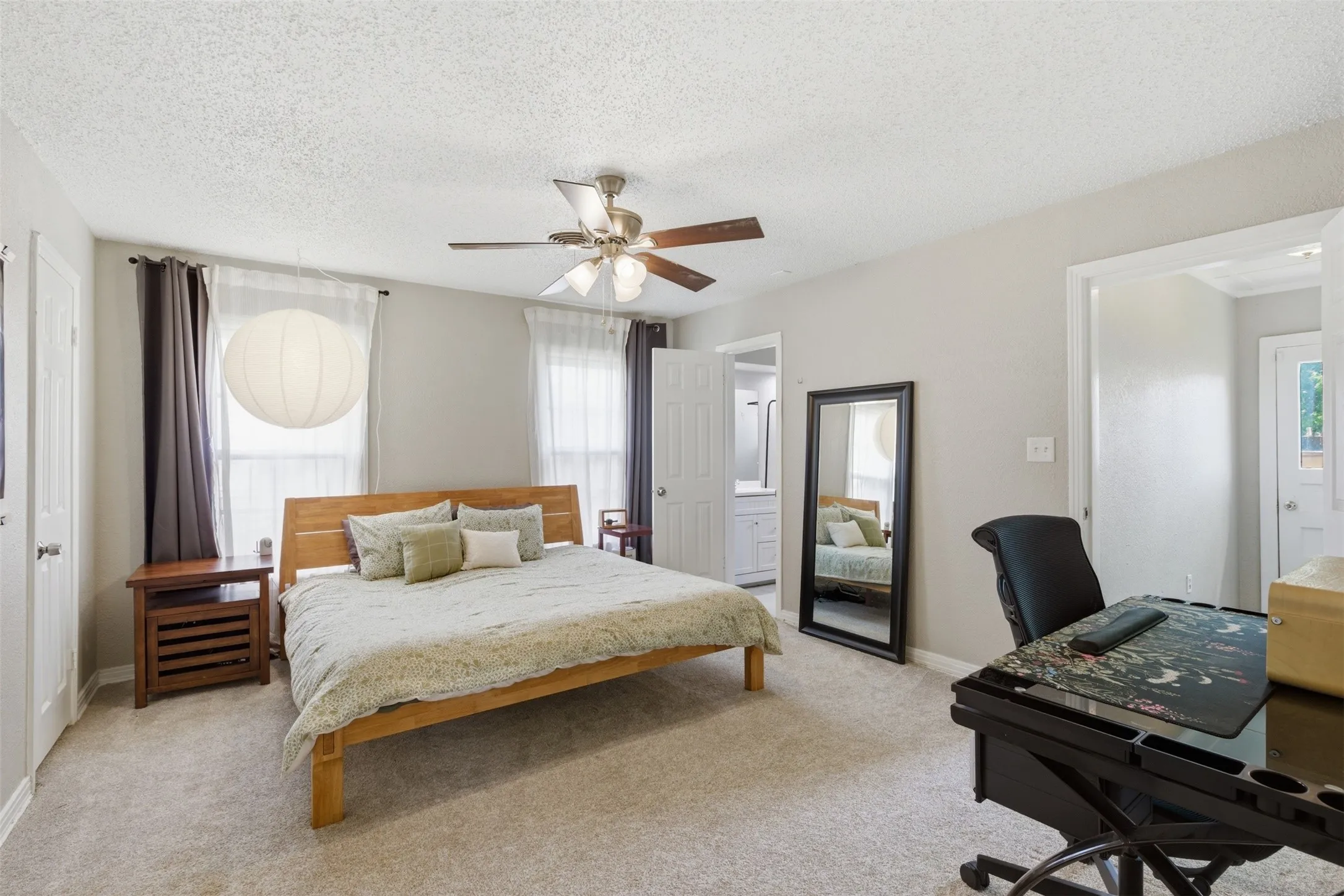 Single Family Residence For Sale in Tarrant County , 4324 Lambeth Lane, Fort Worth, Texas 76103, 3 Bedroom, 2 Bathroom, Garage spaces, 1,525 Sqft, built in 1949, mls#21402010, Real Estate Agent in Fort Worth, Homes For Sale in Tarrant county, Homes For Sale in Fort Worth, Realtor in Fort Worth Texas, Real Estate Brokerage Independent Realty Texas, Luminita Cordes Realtor
