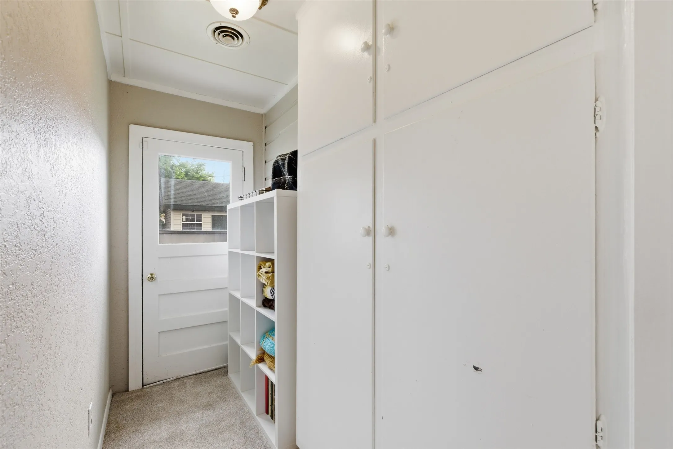 Single Family Residence For Sale in Tarrant County , 4324 Lambeth Lane, Fort Worth, Texas 76103, 3 Bedroom, 2 Bathroom, Garage spaces, 1,525 Sqft, built in 1949, mls#21402010, Real Estate Agent in Fort Worth, Homes For Sale in Tarrant county, Homes For Sale in Fort Worth, Realtor in Fort Worth Texas, Real Estate Brokerage Independent Realty Texas, Luminita Cordes Realtor