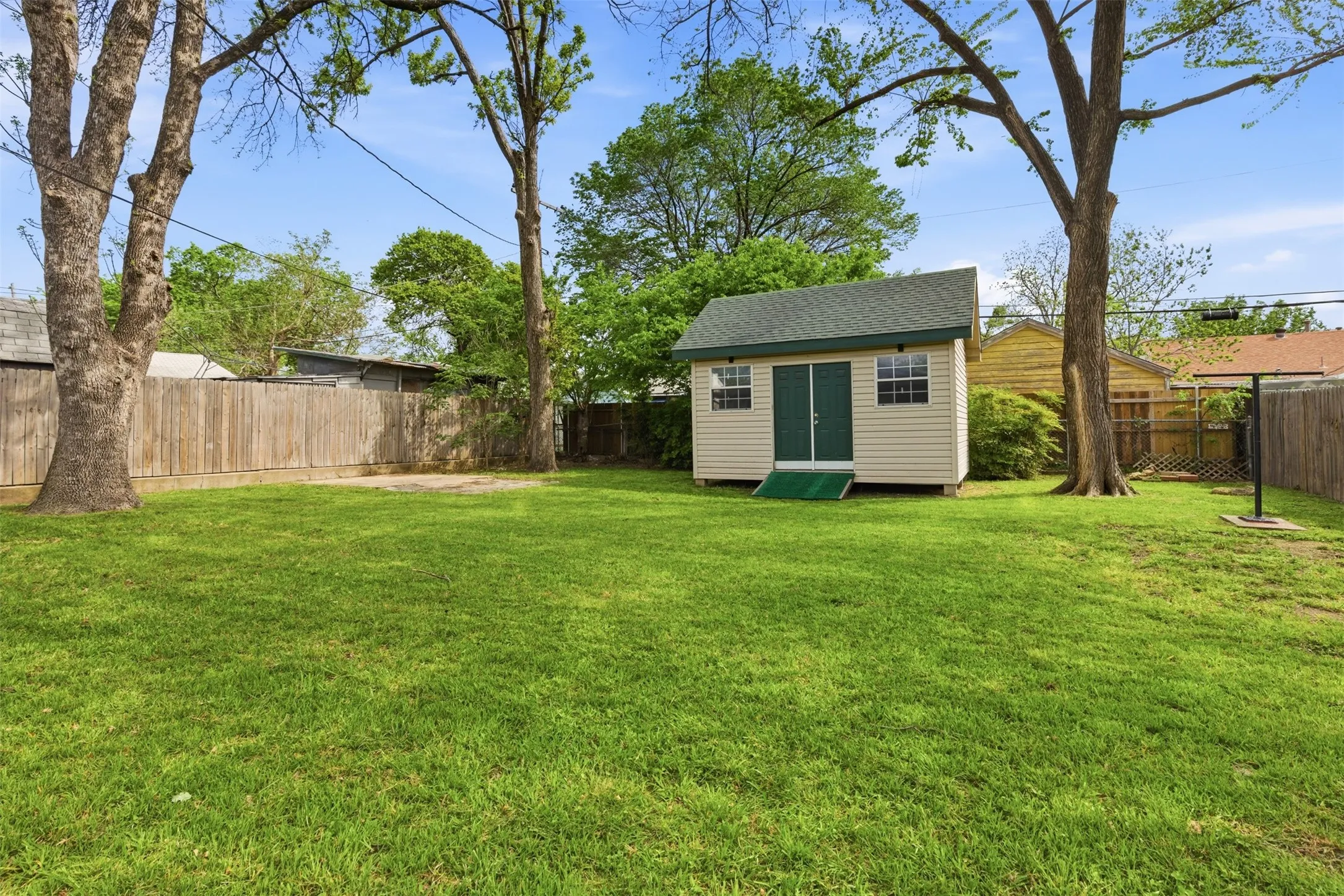 Single Family Residence For Sale in Tarrant County , 4324 Lambeth Lane, Fort Worth, Texas 76103, 3 Bedroom, 2 Bathroom, Garage spaces, 1,525 Sqft, built in 1949, mls#21402010, Real Estate Agent in Fort Worth, Homes For Sale in Tarrant county, Homes For Sale in Fort Worth, Realtor in Fort Worth Texas, Real Estate Brokerage Independent Realty Texas, Luminita Cordes Realtor