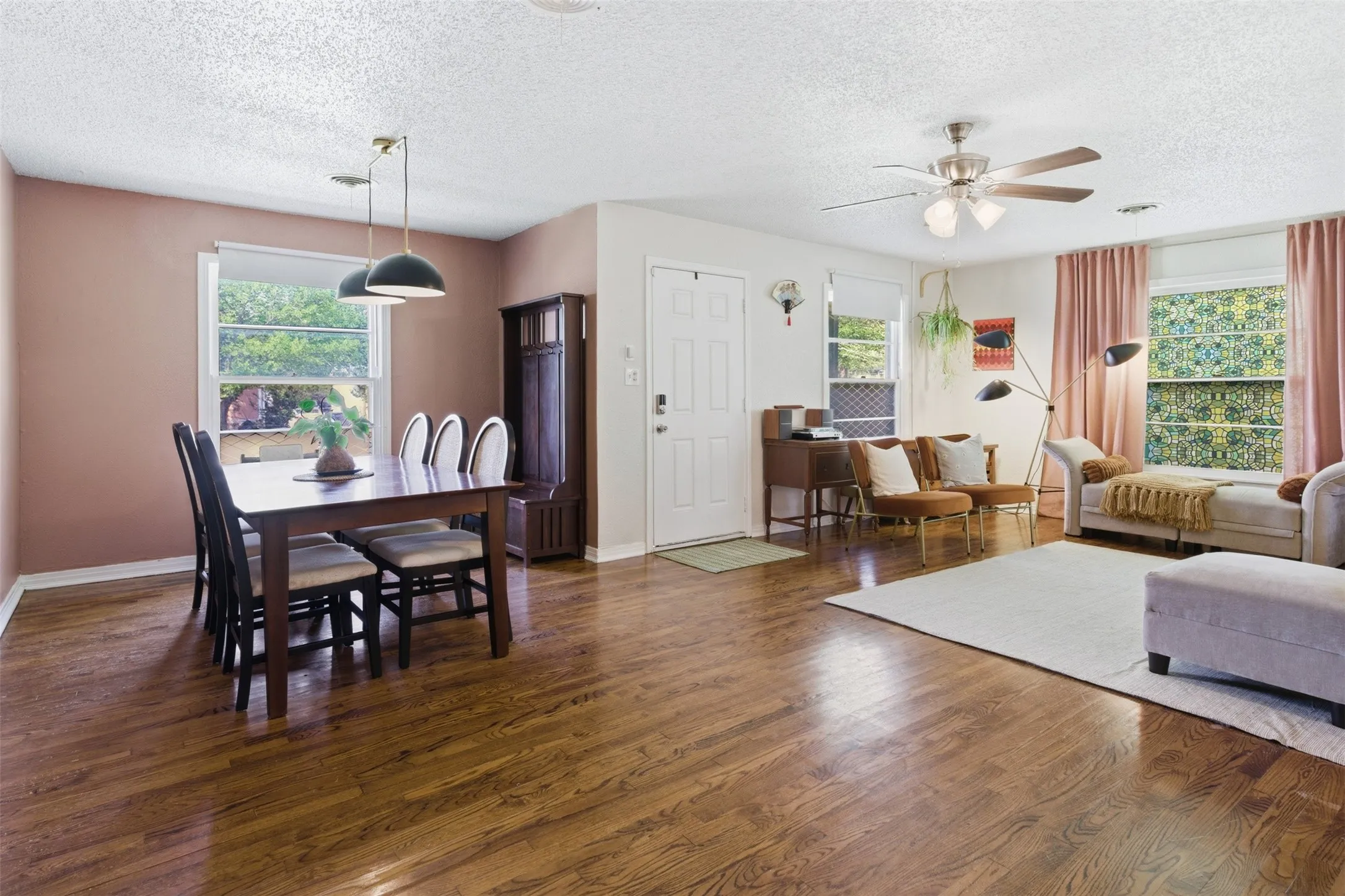 Single Family Residence For Sale in Tarrant County , 4324 Lambeth Lane, Fort Worth, Texas 76103, 3 Bedroom, 2 Bathroom, Garage spaces, 1,525 Sqft, built in 1949, mls#21402010, Real Estate Agent in Fort Worth, Homes For Sale in Tarrant county, Homes For Sale in Fort Worth, Realtor in Fort Worth Texas, Real Estate Brokerage Independent Realty Texas, Luminita Cordes Realtor
