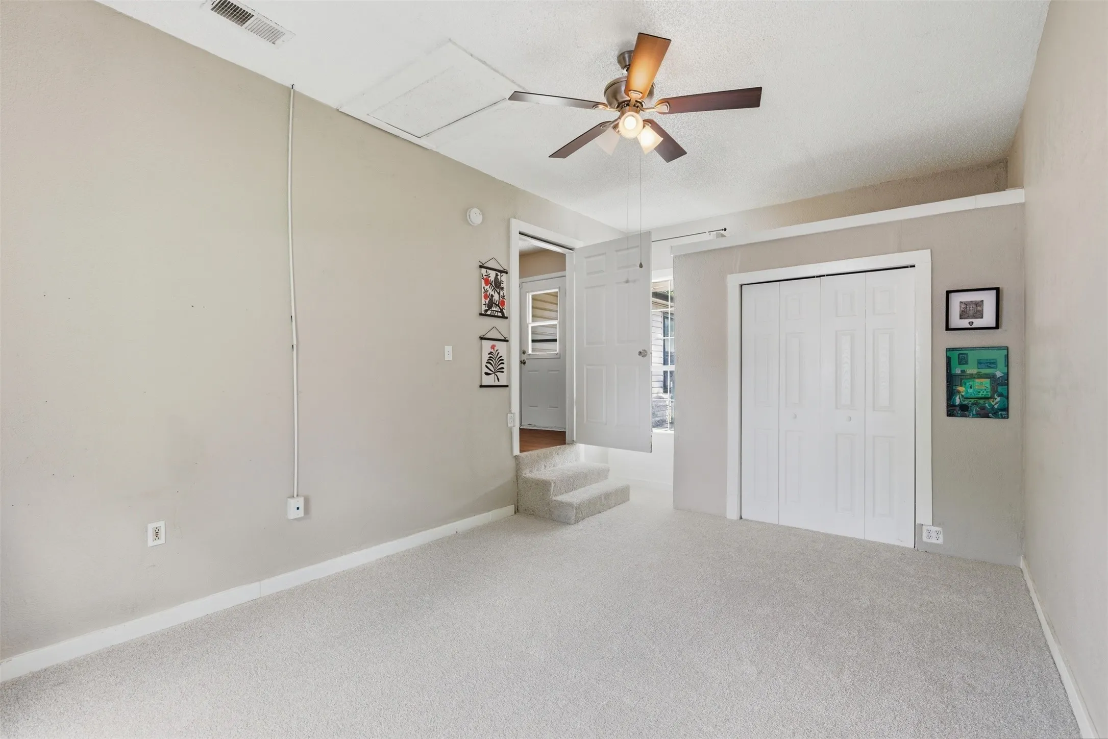 Single Family Residence For Sale in Tarrant County , 4324 Lambeth Lane, Fort Worth, Texas 76103, 3 Bedroom, 2 Bathroom, Garage spaces, 1,525 Sqft, built in 1949, mls#21402010, Real Estate Agent in Fort Worth, Homes For Sale in Tarrant county, Homes For Sale in Fort Worth, Realtor in Fort Worth Texas, Real Estate Brokerage Independent Realty Texas, Luminita Cordes Realtor