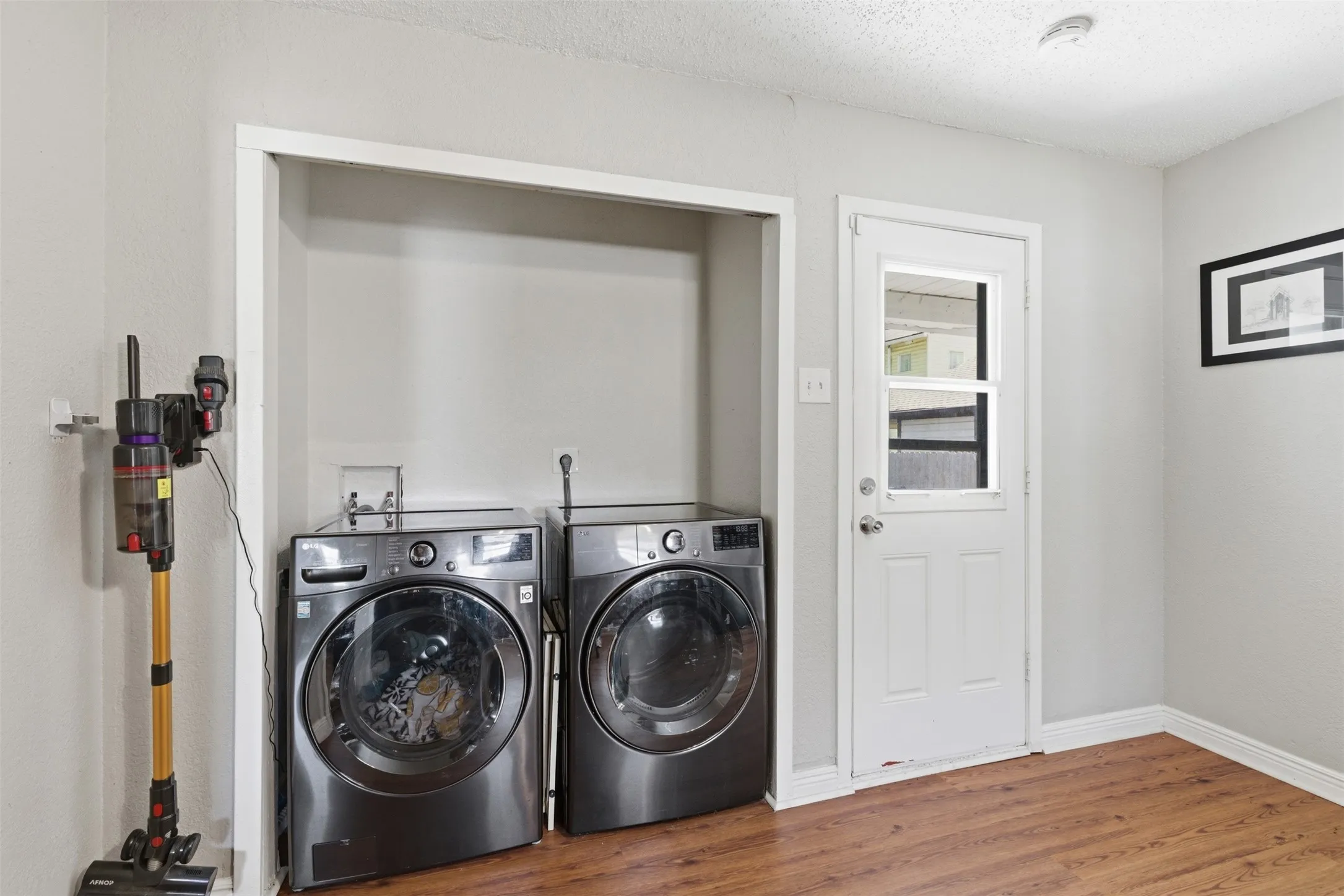Single Family Residence For Sale in Tarrant County , 4324 Lambeth Lane, Fort Worth, Texas 76103, 3 Bedroom, 2 Bathroom, Garage spaces, 1,525 Sqft, built in 1949, mls#21402010, Real Estate Agent in Fort Worth, Homes For Sale in Tarrant county, Homes For Sale in Fort Worth, Realtor in Fort Worth Texas, Real Estate Brokerage Independent Realty Texas, Luminita Cordes Realtor