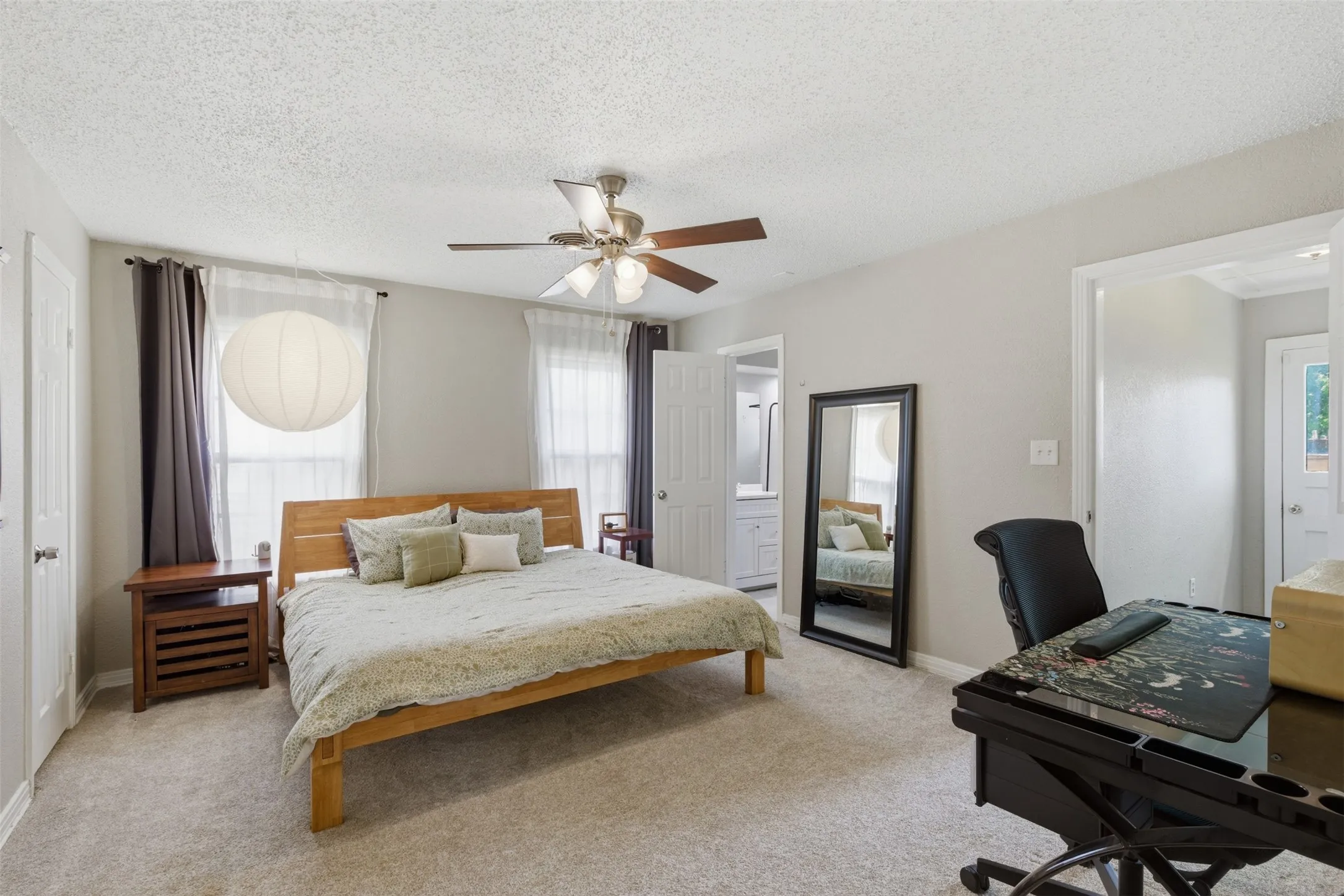 Single Family Residence For Sale in Tarrant County , 4324 Lambeth Lane, Fort Worth, Texas 76103, 3 Bedroom, 2 Bathroom, Garage spaces, 1,525 Sqft, built in 1949, mls#21402010, Real Estate Agent in Fort Worth, Homes For Sale in Tarrant county, Homes For Sale in Fort Worth, Realtor in Fort Worth Texas, Real Estate Brokerage Independent Realty Texas, Luminita Cordes Realtor
