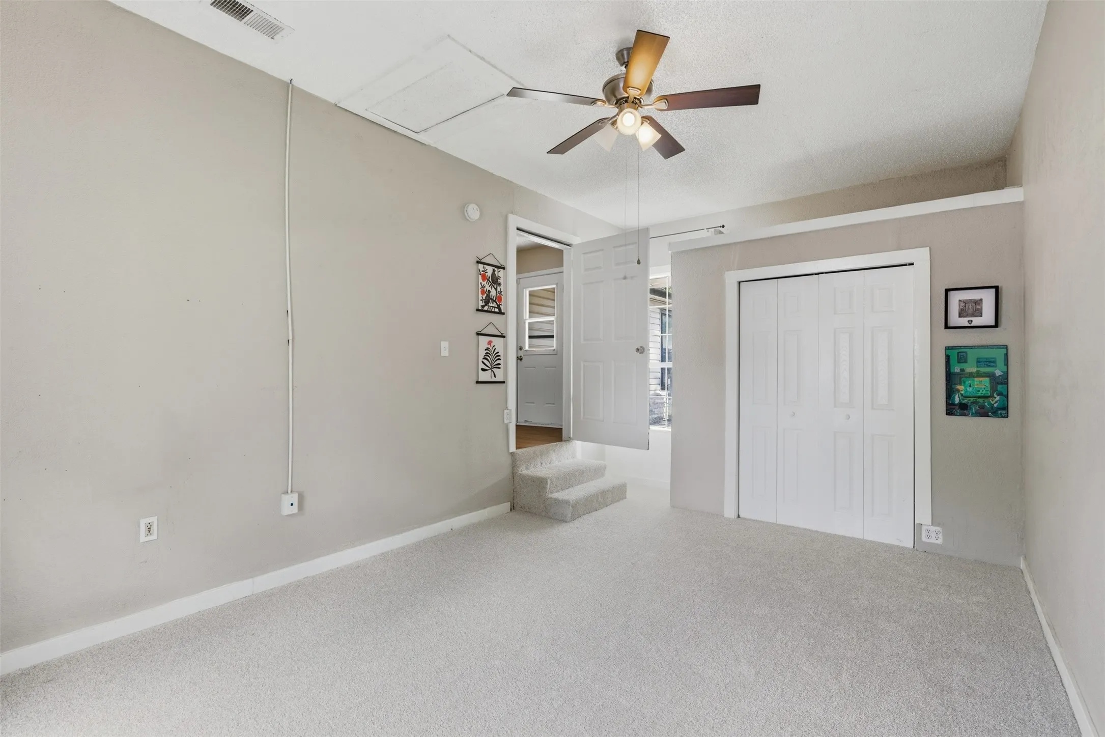 Single Family Residence For Sale in Tarrant County , 4324 Lambeth Lane, Fort Worth, Texas 76103, 3 Bedroom, 2 Bathroom, Garage spaces, 1,525 Sqft, built in 1949, mls#21402010, Real Estate Agent in Fort Worth, Homes For Sale in Tarrant county, Homes For Sale in Fort Worth, Realtor in Fort Worth Texas, Real Estate Brokerage Independent Realty Texas, Luminita Cordes Realtor