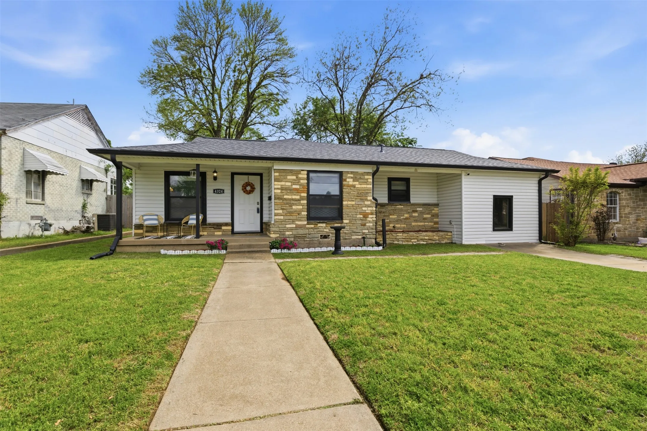 Single Family Residence For Sale in Tarrant County , 4324 Lambeth Lane, Fort Worth, Texas 76103, 3 Bedroom, 2 Bathroom, Garage spaces, 1,525 Sqft, built in 1949, mls#21402010, Real Estate Agent in Fort Worth, Homes For Sale in Tarrant county, Homes For Sale in Fort Worth, Realtor in Fort Worth Texas, Real Estate Brokerage Independent Realty Texas, Luminita Cordes Realtor