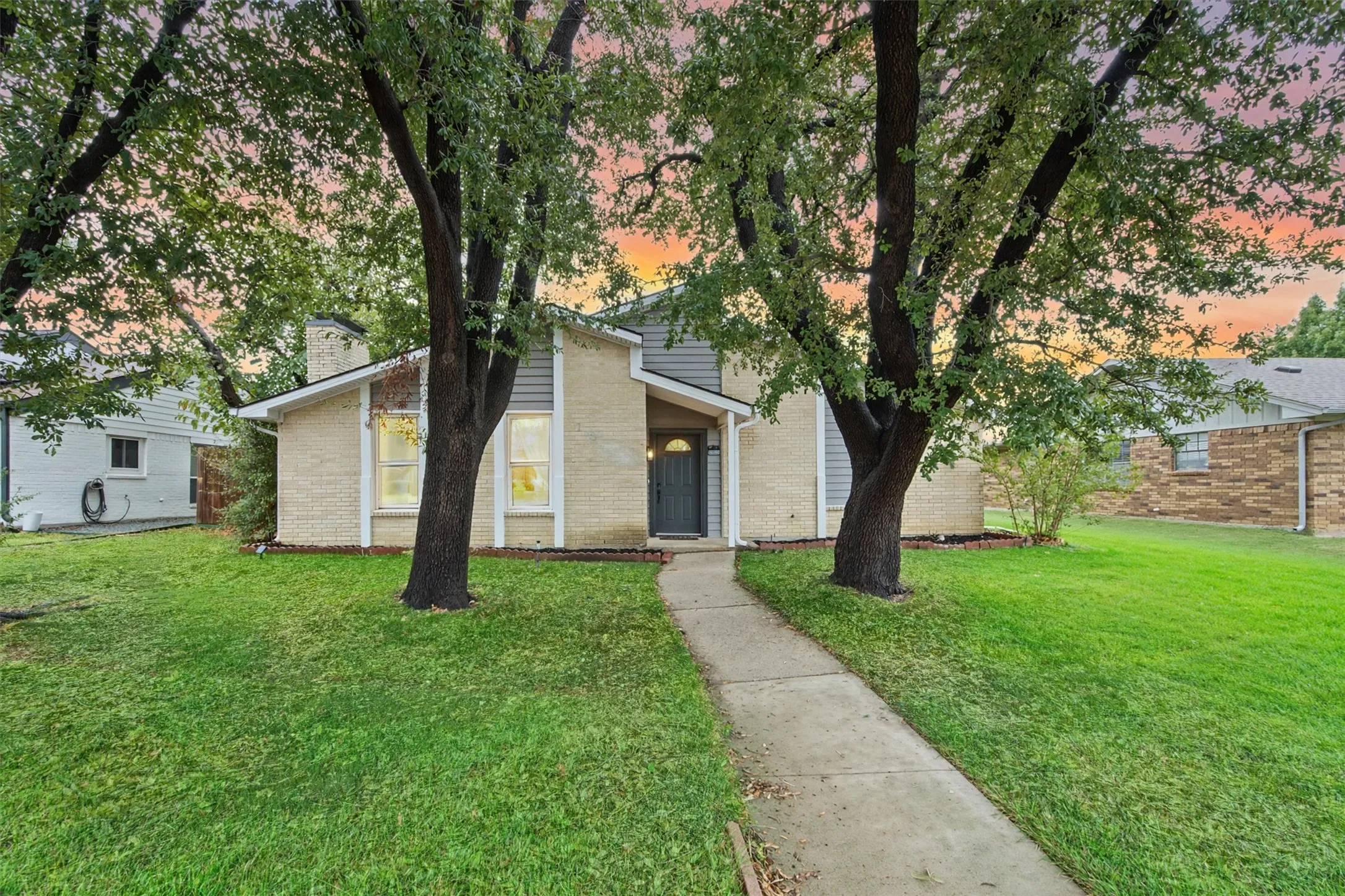 Single Family Residence For Sale in Denton County , 1882 Hillcrest Drive, Lewisville, Texas 75077, 2 Bedroom, 2 Bathroom, 2 Garage spaces, 1,685 Sqft, built in 1980, mls#21400740, Real Estate Agent in Lewisville, Homes For Sale in Denton county, Homes For Sale in Lewisville, Realtor in Lewisville Texas, Real Estate Brokerage Independent Realty Texas, Luminita Cordes Realtor
