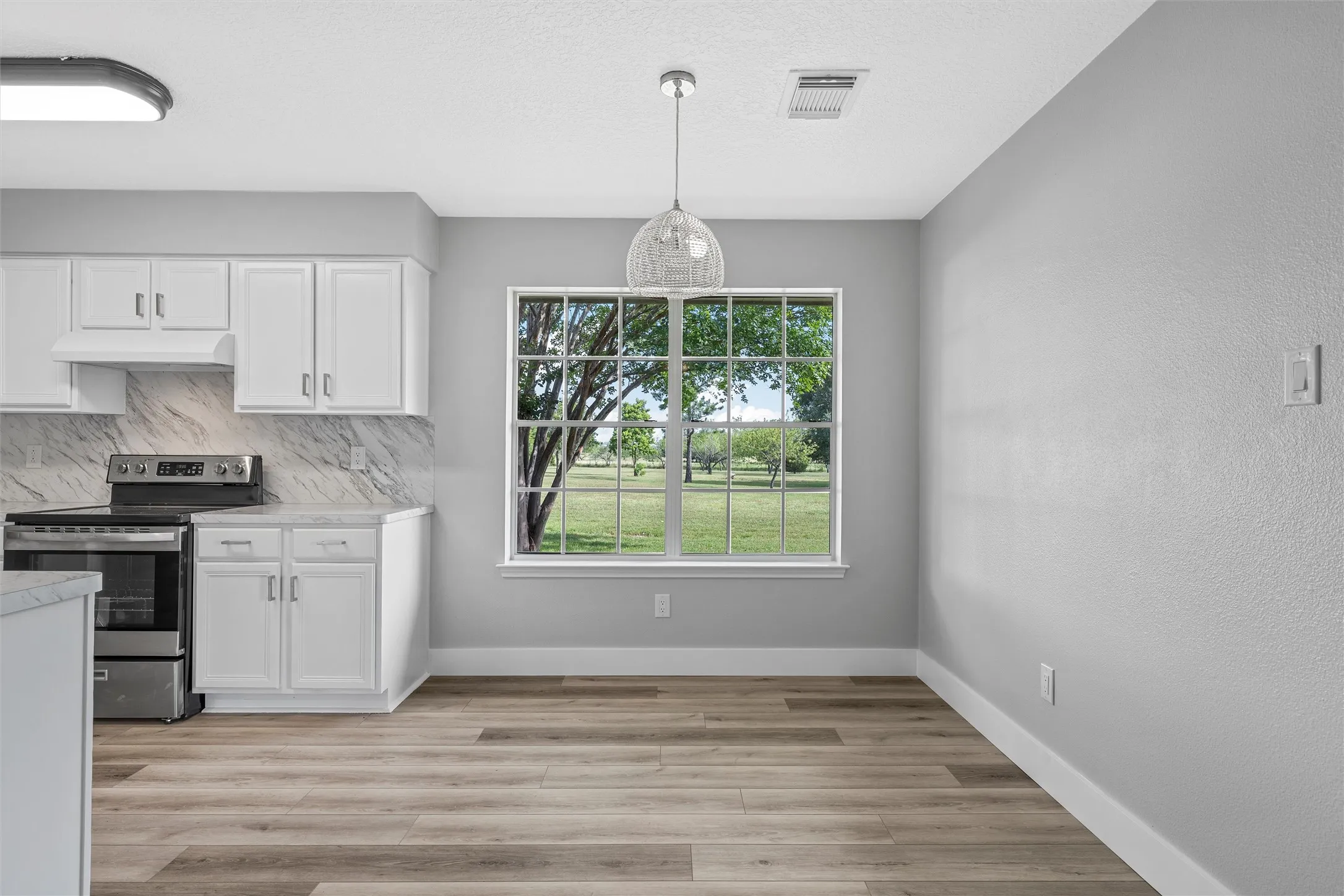 Single Family Residence For Sale in Limestone County , 689 LCR 662, Kosse, Texas 76653, 3 Bedroom, 2 Bathroom, 5 Garage spaces, 1,897 Sqft, built in 2000, mls#21401991, Real Estate Agent in Kosse, Homes For Sale in Limestone county, Homes For Sale in Kosse, Realtor in Kosse Texas, Real Estate Brokerage Independent Realty Texas, Luminita Cordes Realtor