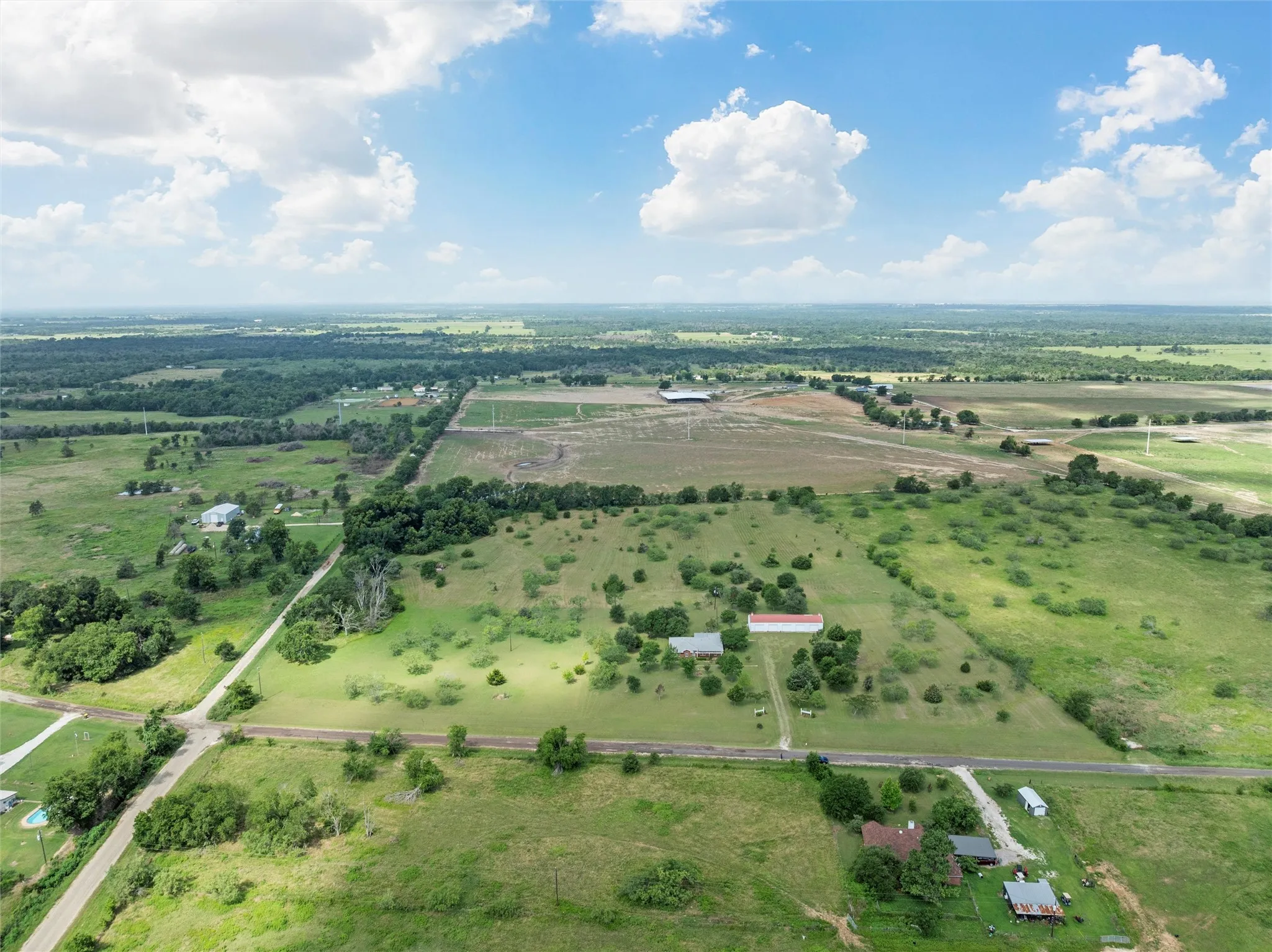 Single Family Residence For Sale in Limestone County , 689 LCR 662, Kosse, Texas 76653, 3 Bedroom, 2 Bathroom, 5 Garage spaces, 1,897 Sqft, built in 2000, mls#21401991, Real Estate Agent in Kosse, Homes For Sale in Limestone county, Homes For Sale in Kosse, Realtor in Kosse Texas, Real Estate Brokerage Independent Realty Texas, Luminita Cordes Realtor