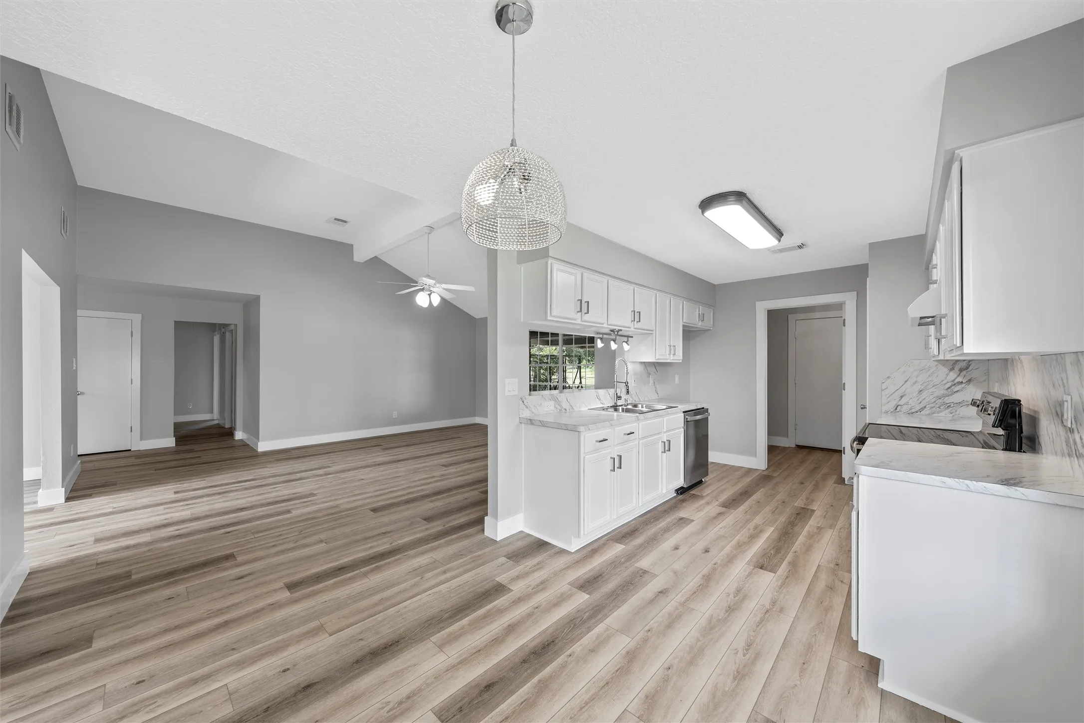 Single Family Residence For Sale in Limestone County , 689 LCR 662, Kosse, Texas 76653, 3 Bedroom, 2 Bathroom, 5 Garage spaces, 1,897 Sqft, built in 2000, mls#21401991, Real Estate Agent in Kosse, Homes For Sale in Limestone county, Homes For Sale in Kosse, Realtor in Kosse Texas, Real Estate Brokerage Independent Realty Texas, Luminita Cordes Realtor