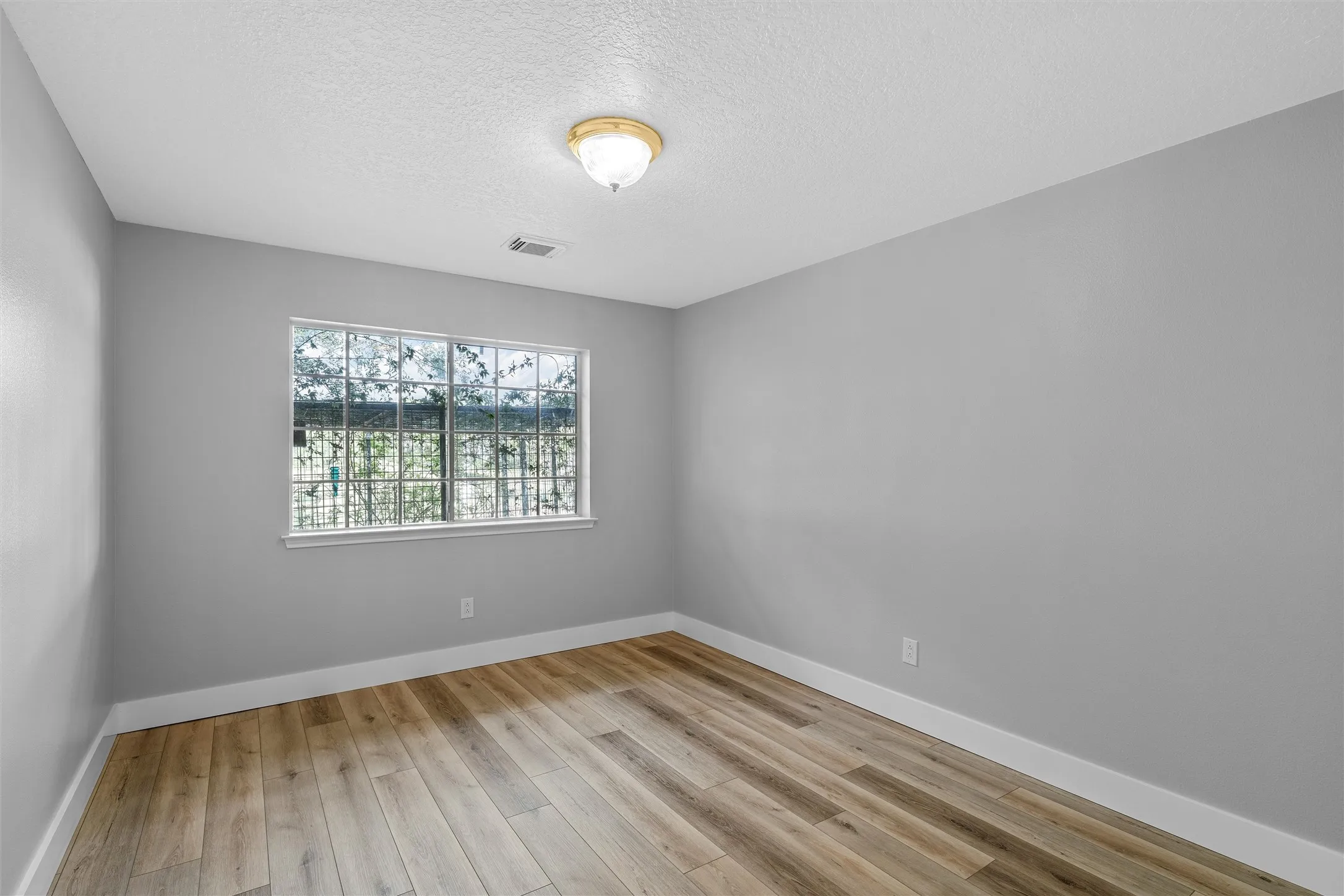 Single Family Residence For Sale in Limestone County , 689 LCR 662, Kosse, Texas 76653, 3 Bedroom, 2 Bathroom, 5 Garage spaces, 1,897 Sqft, built in 2000, mls#21401991, Real Estate Agent in Kosse, Homes For Sale in Limestone county, Homes For Sale in Kosse, Realtor in Kosse Texas, Real Estate Brokerage Independent Realty Texas, Luminita Cordes Realtor